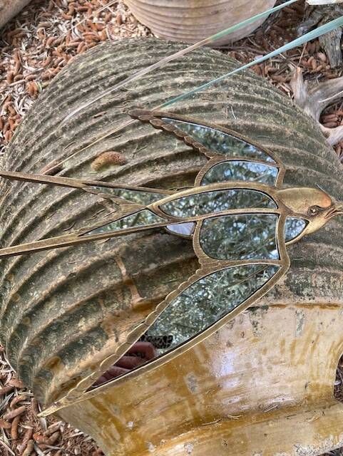 Swallow-shaped mirror