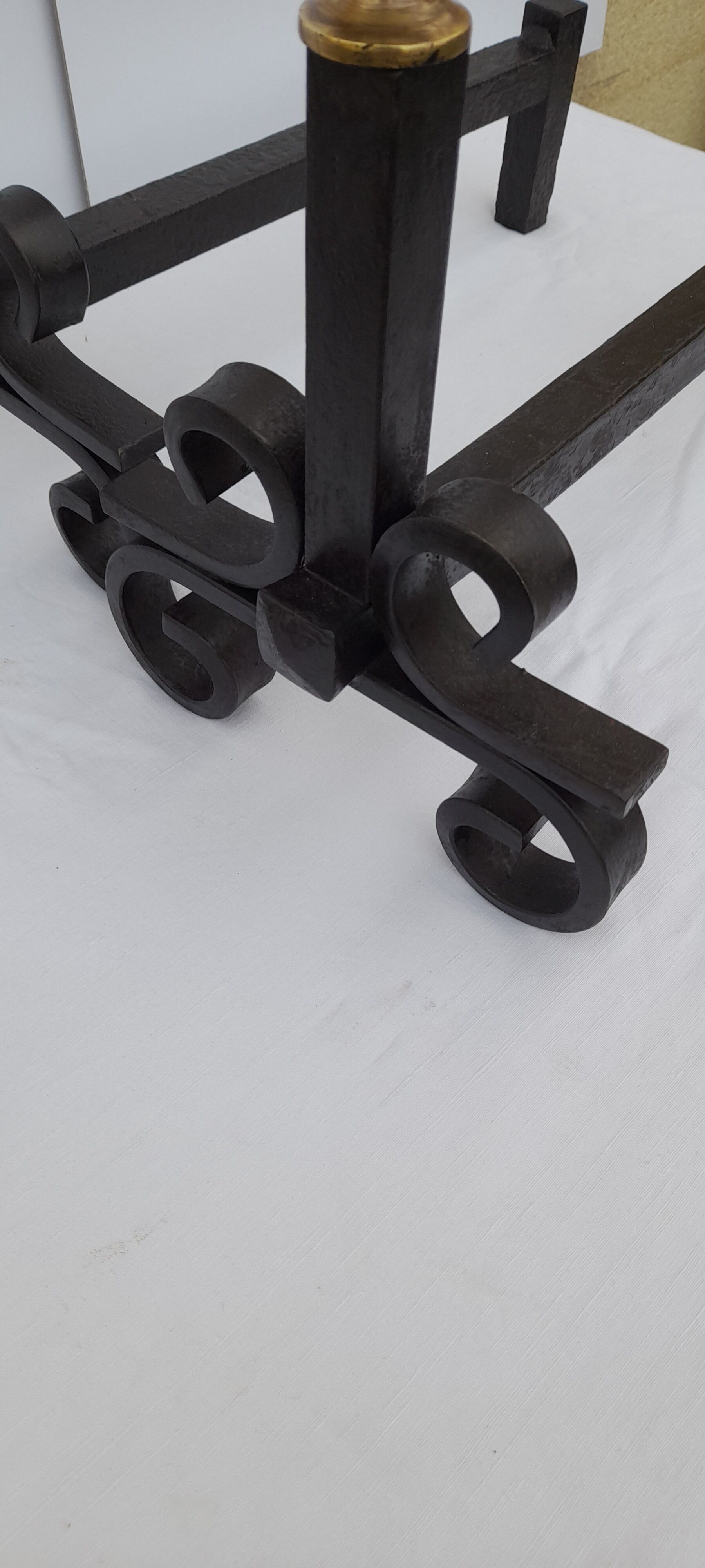 Pair of cast iron pegs with 2 balls in gilded metal L 40 cm