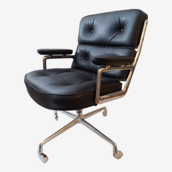 Charles Eames "Time Life" office chair edited by Herman Miller