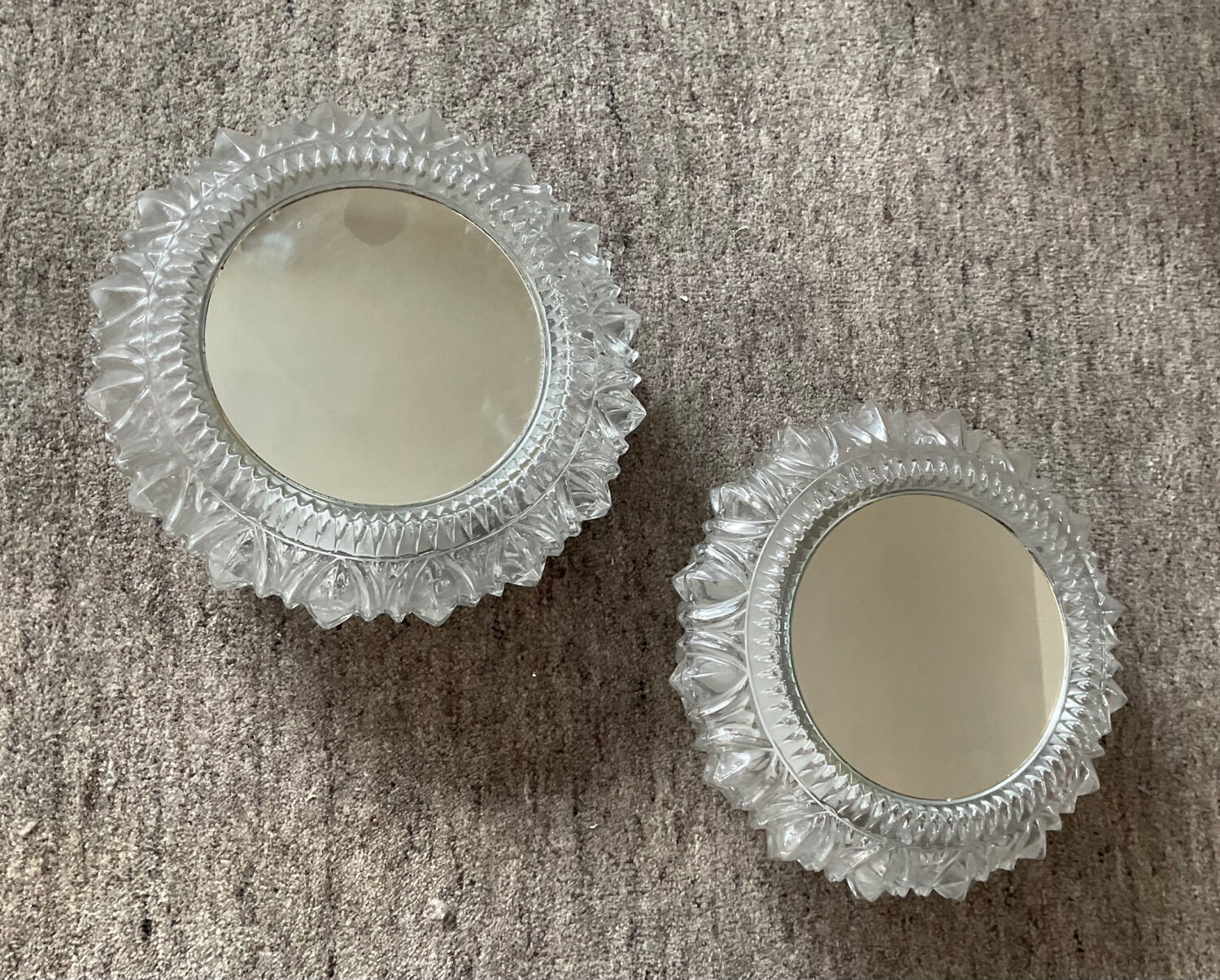 Pair of vintage sconces in molded glass 70s