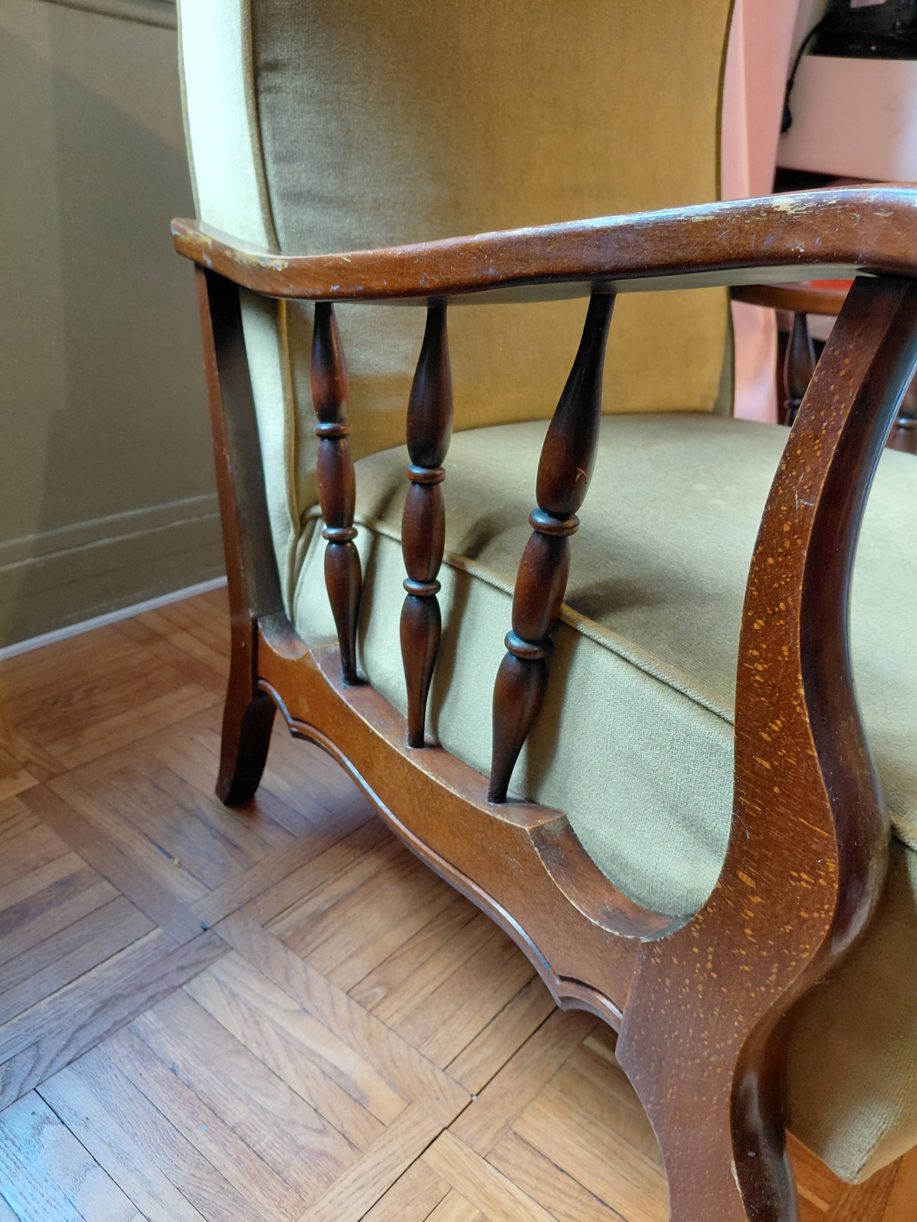 Lot of 2 olive green velvet armchairs.