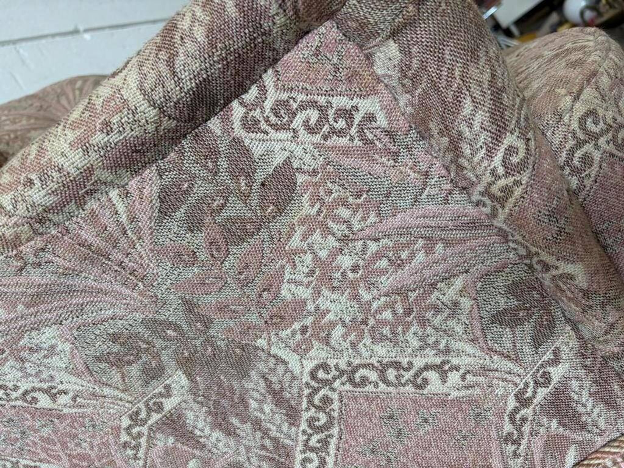 Fauteuil vintage rose clair à fleurs / fauteuil une place avec franges