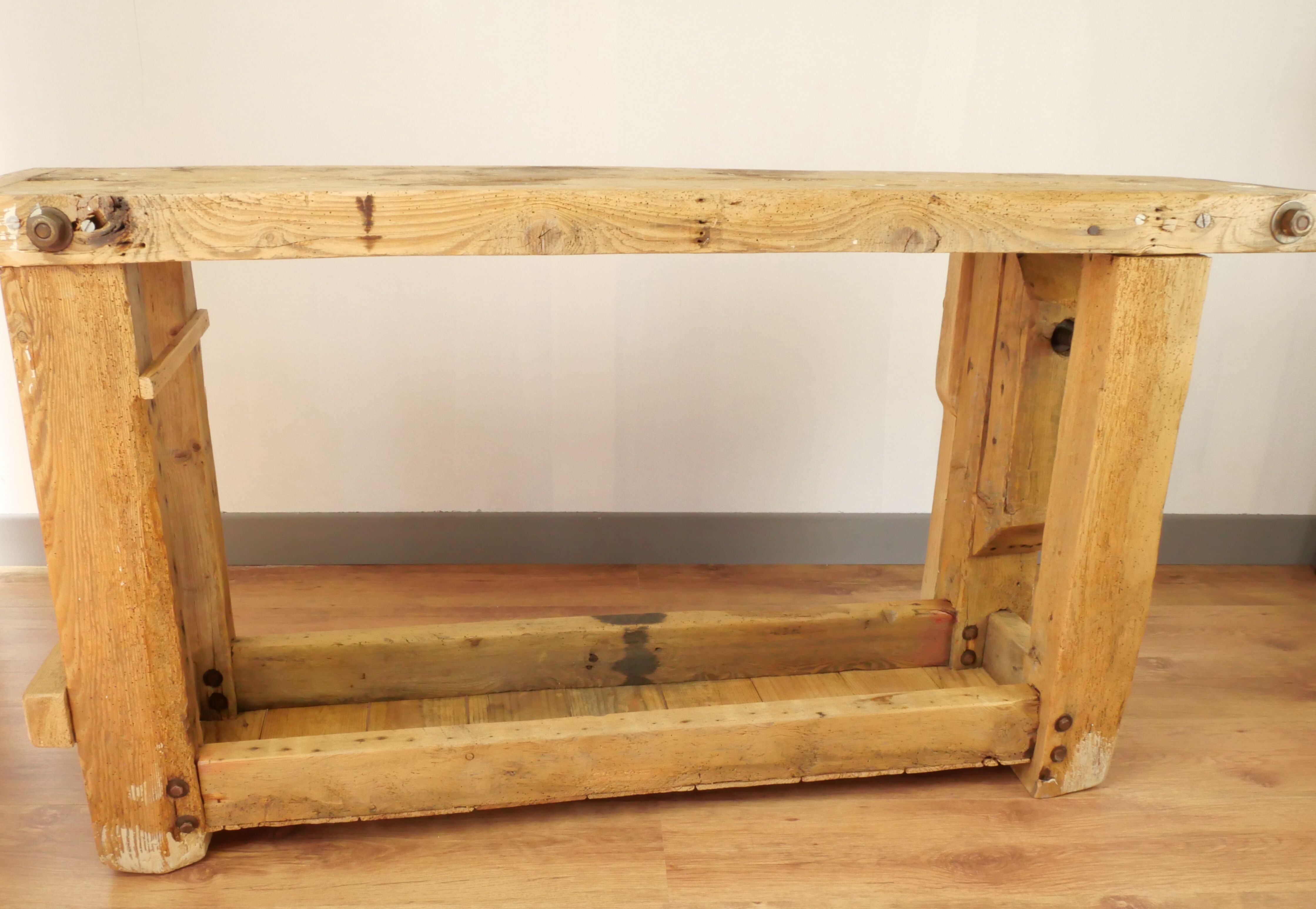 Wood carpenter's establishment