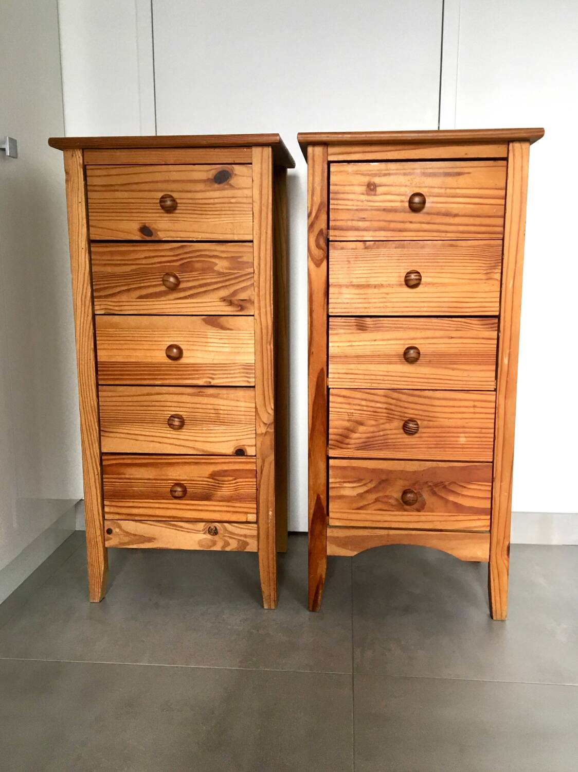 Pair of 5-drawer chests of drawers in pine. 80 years