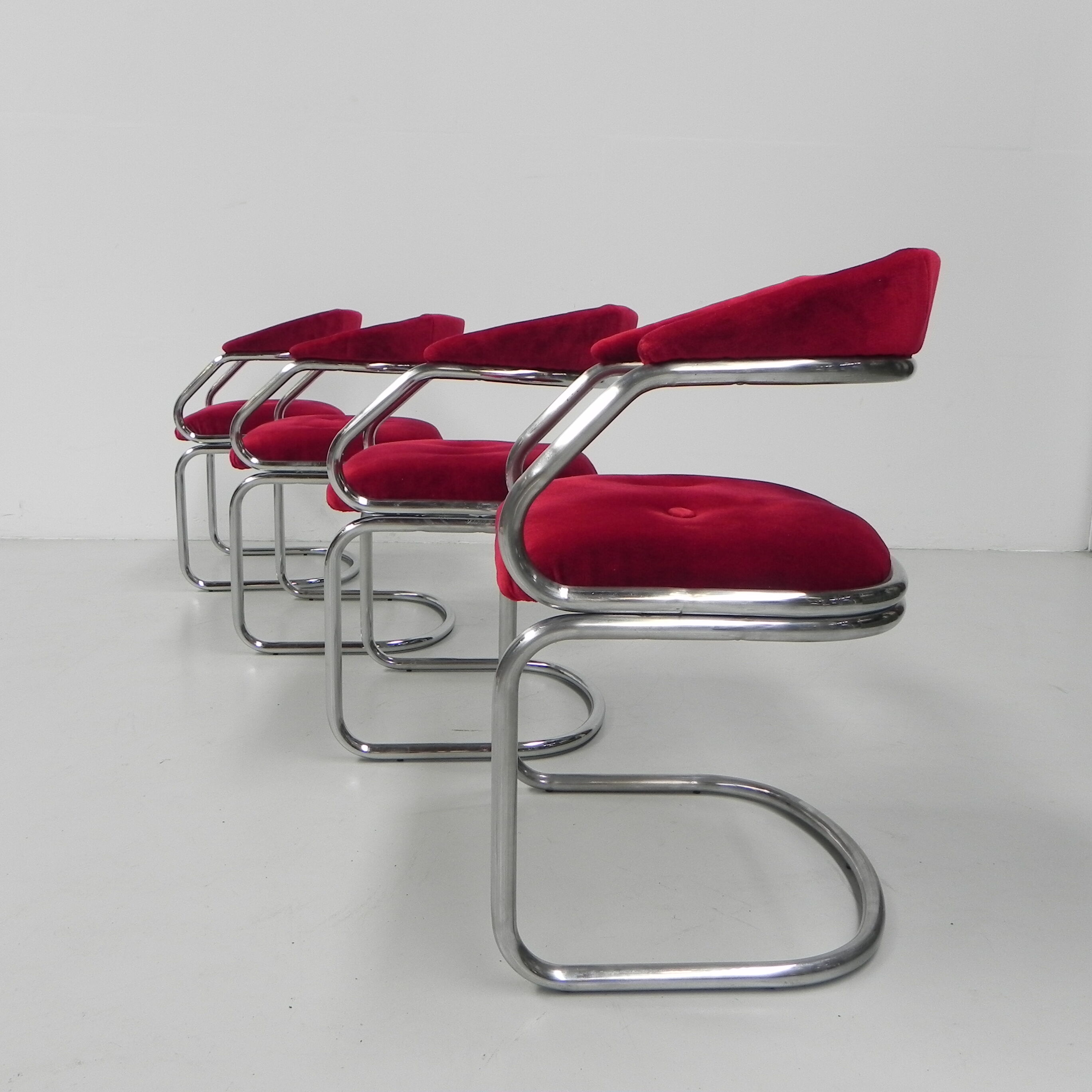 Set of 4 dining table chairs