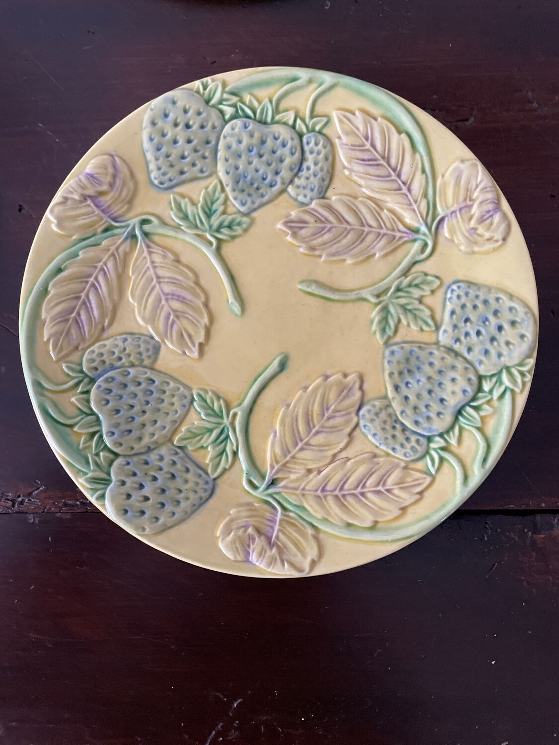 Set de 6 assiettes en barbotine vers 1930