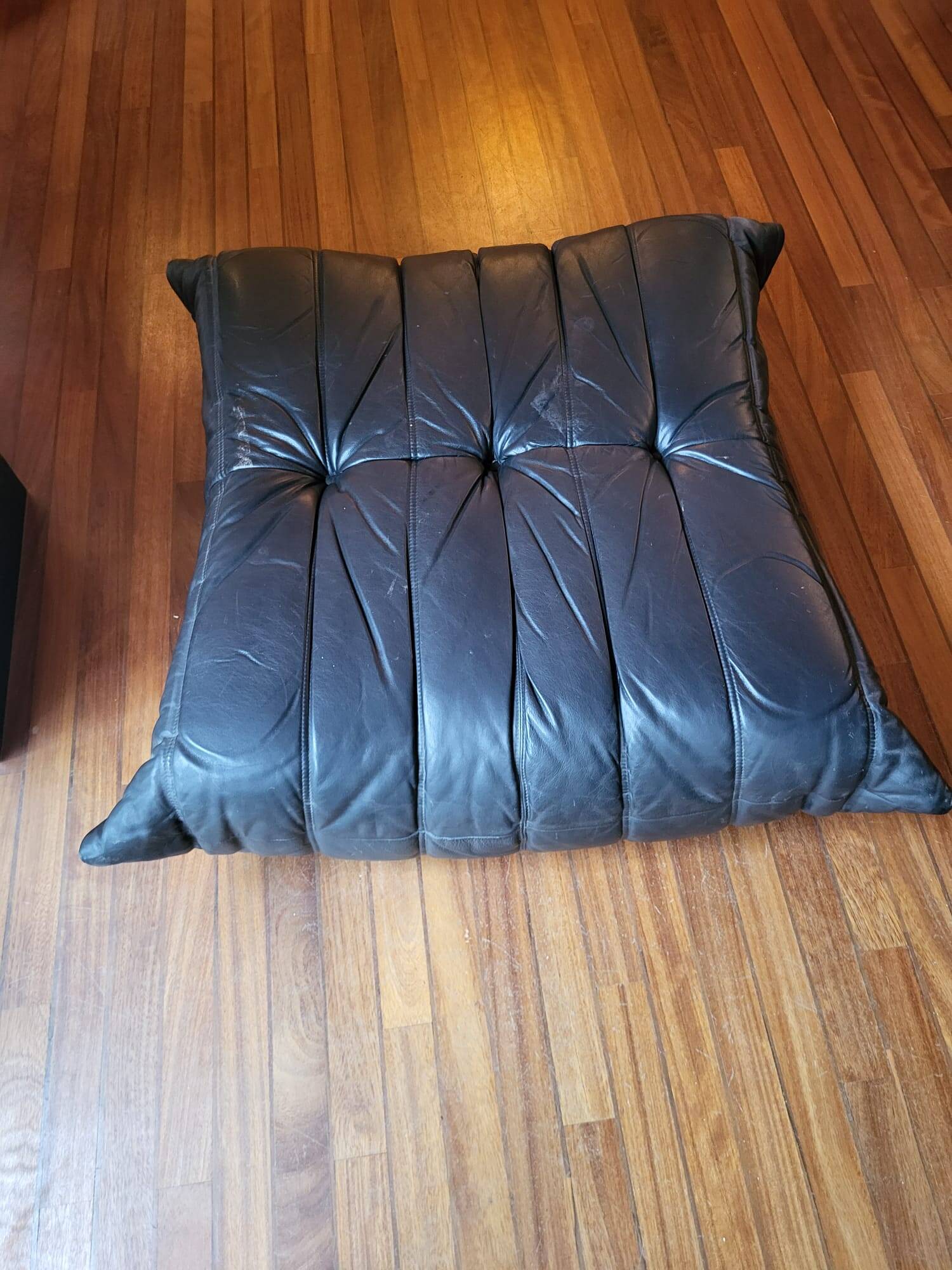 TOGO Canapé Set by Roset in black leather by Michel Ducaroy