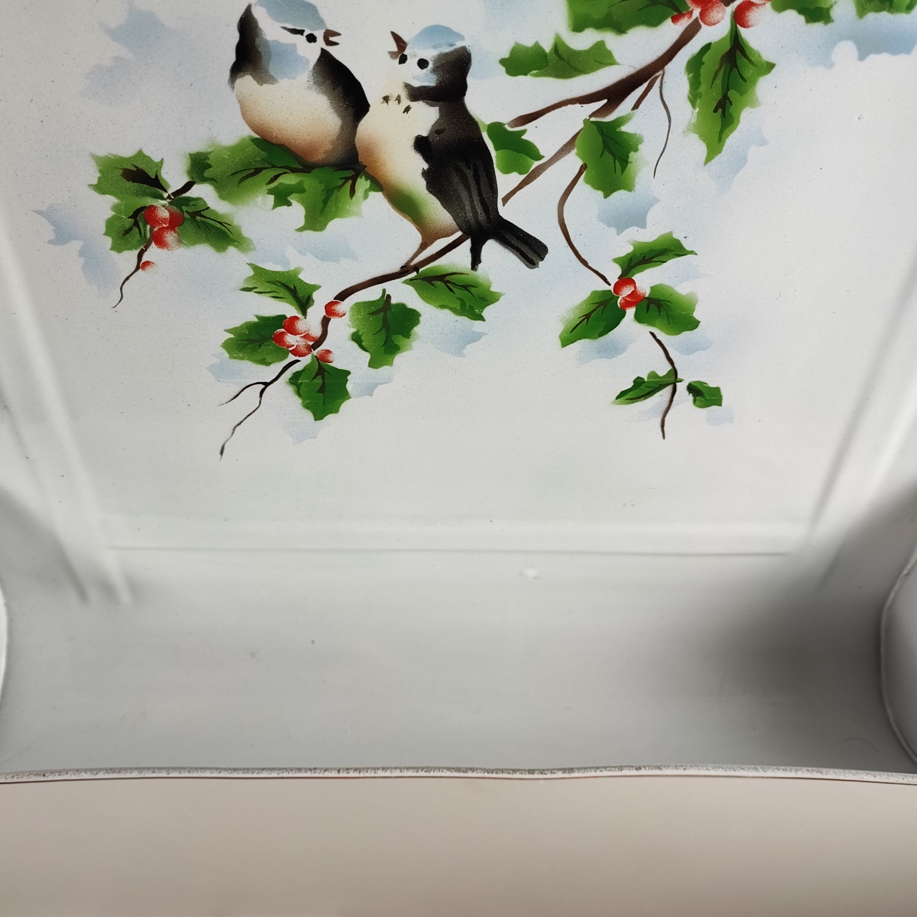 Enamelled sheet metal utensil holder