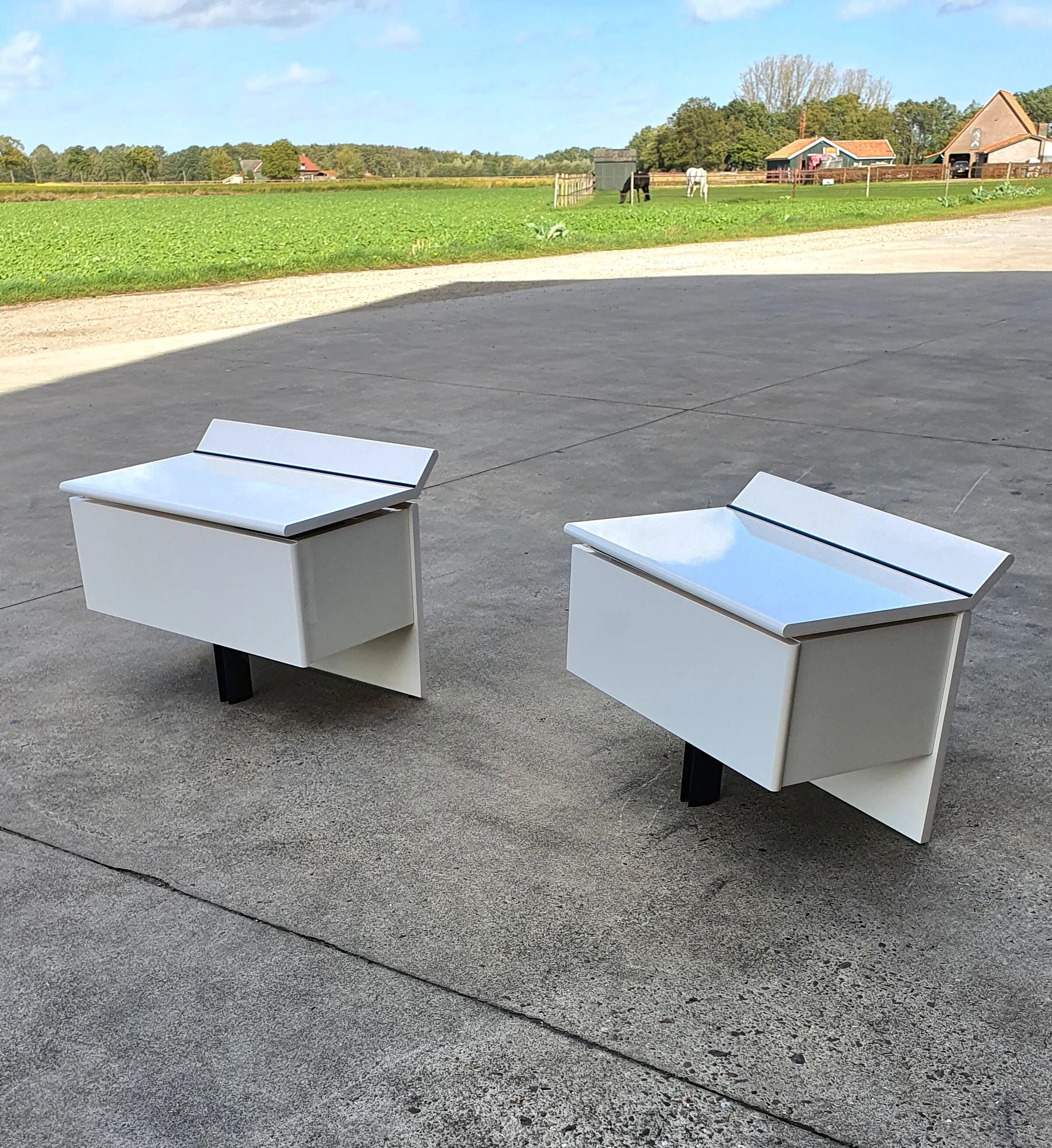 2 B&B Italia bedside tables / night stands