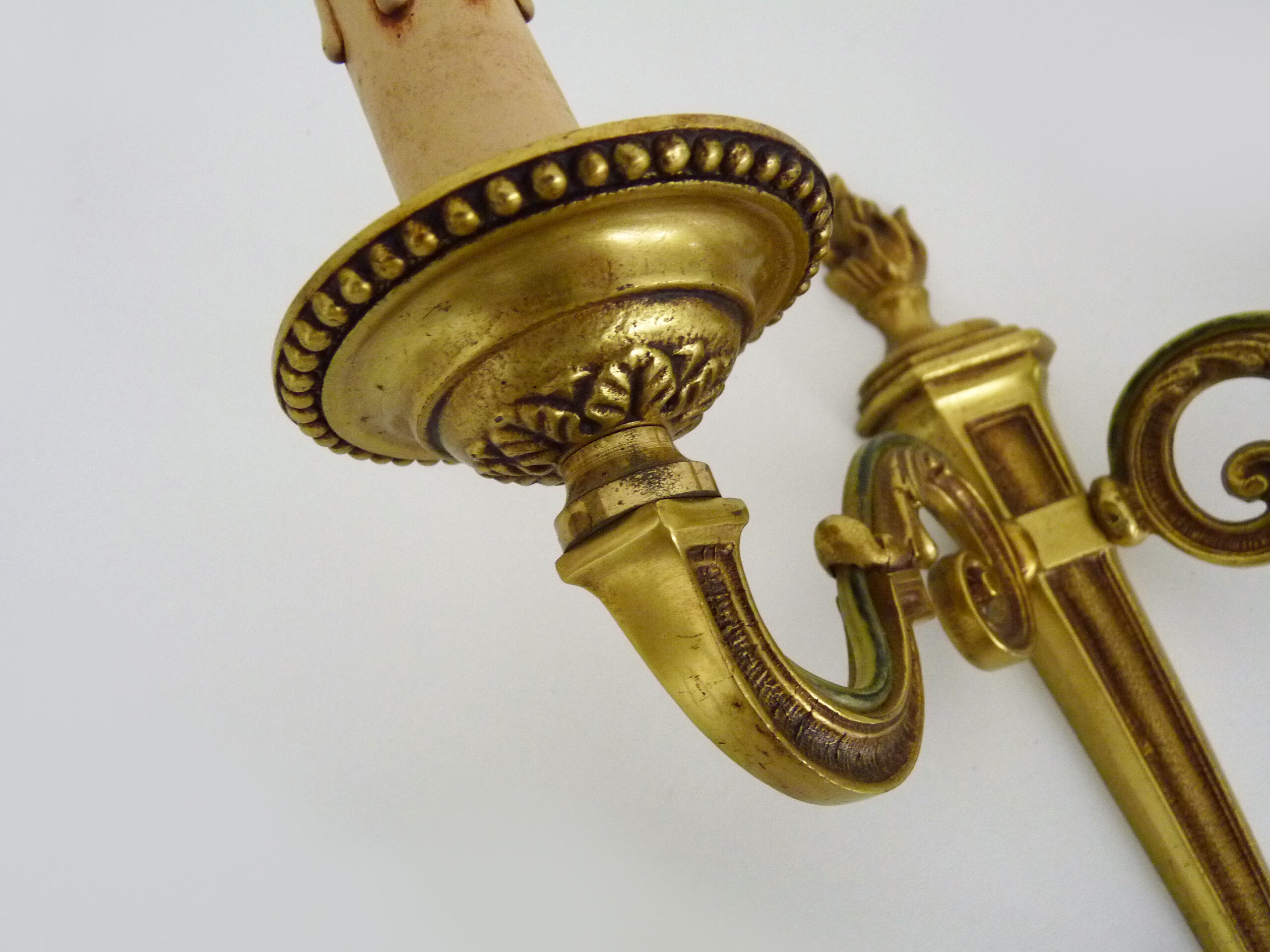 Old pair of wall sconces pot à feu, bronze with 2 candles, year 50 60