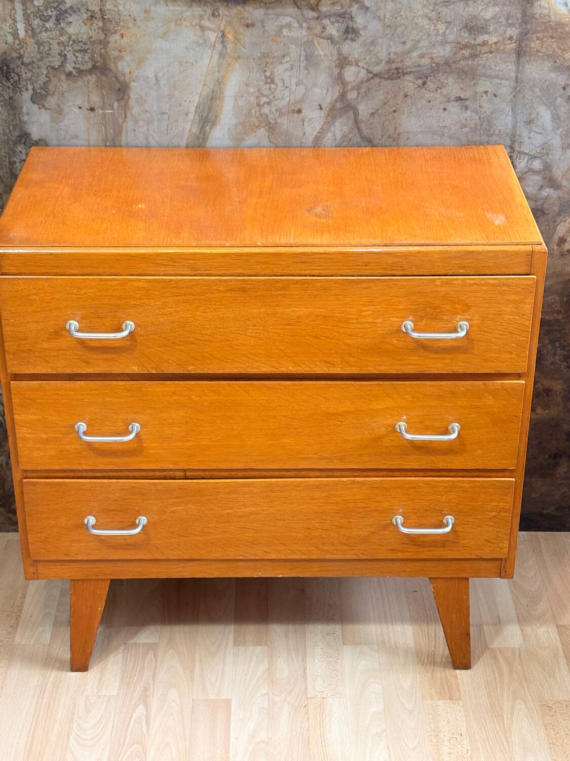 Compass leg chest of drawers