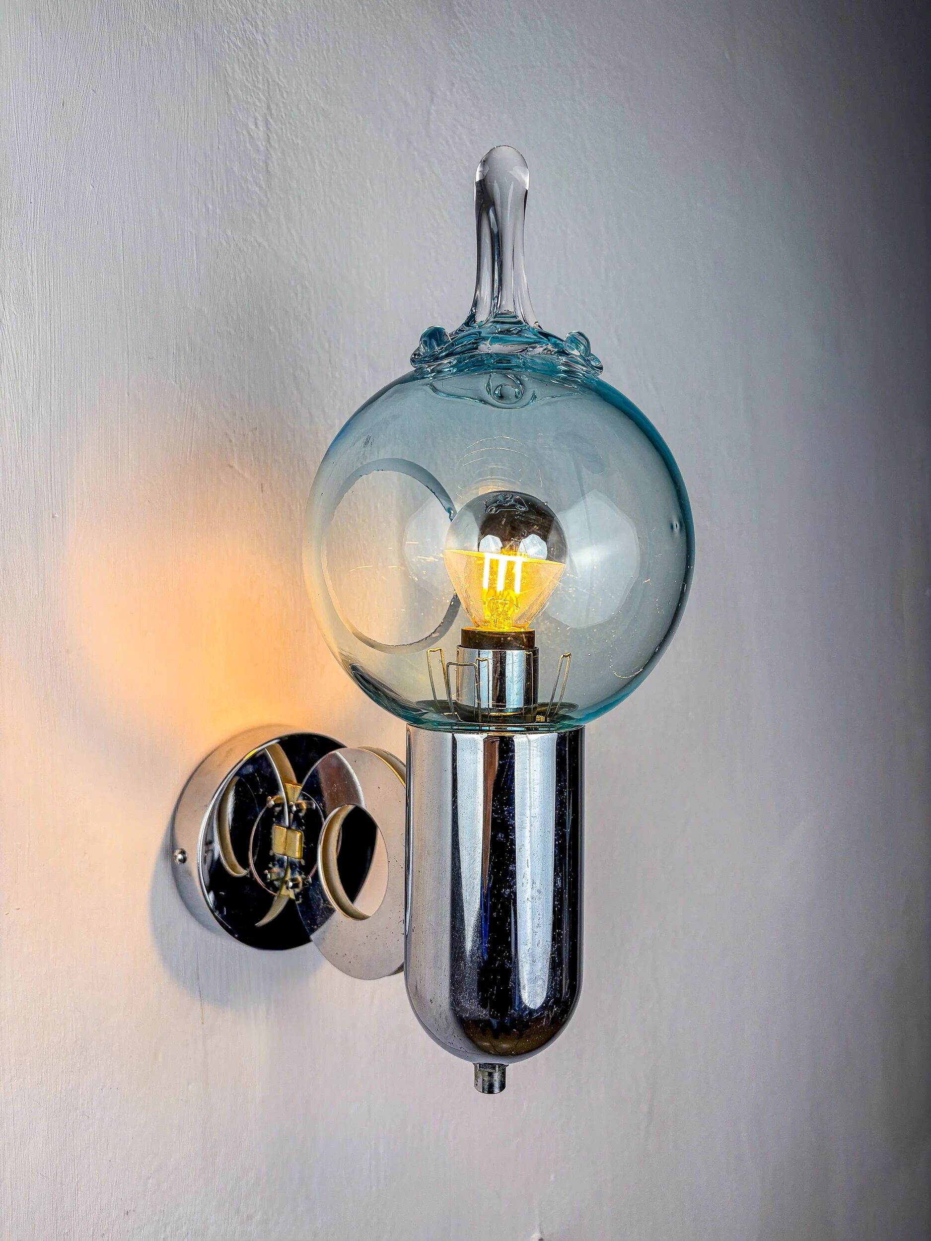 Toni Zuccheri drop shaped wall sconce, Murano glass, Italy, circa 1970s