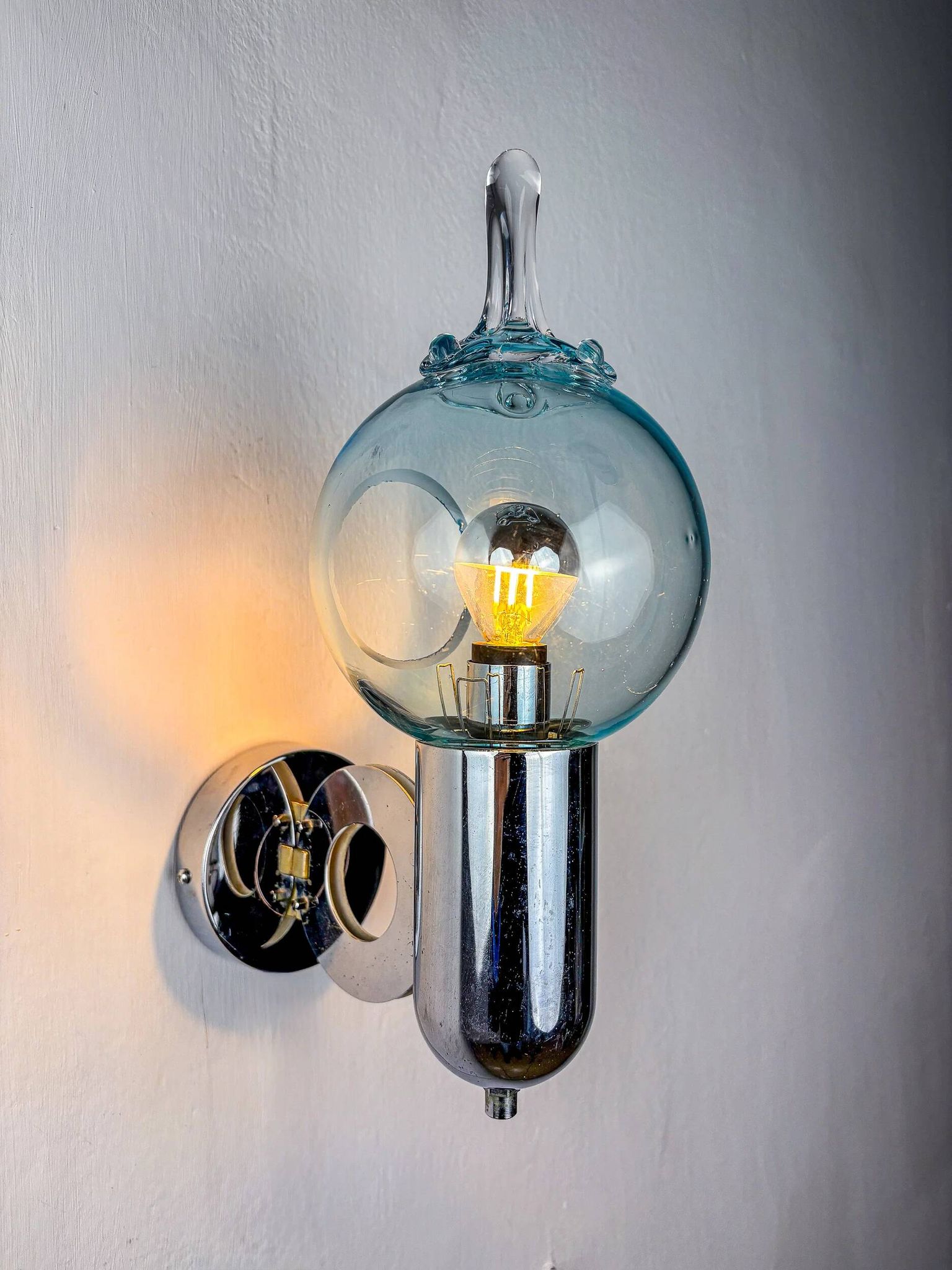 Toni Zuccheri drop shaped wall sconce, Murano glass, Italy, circa 1970s