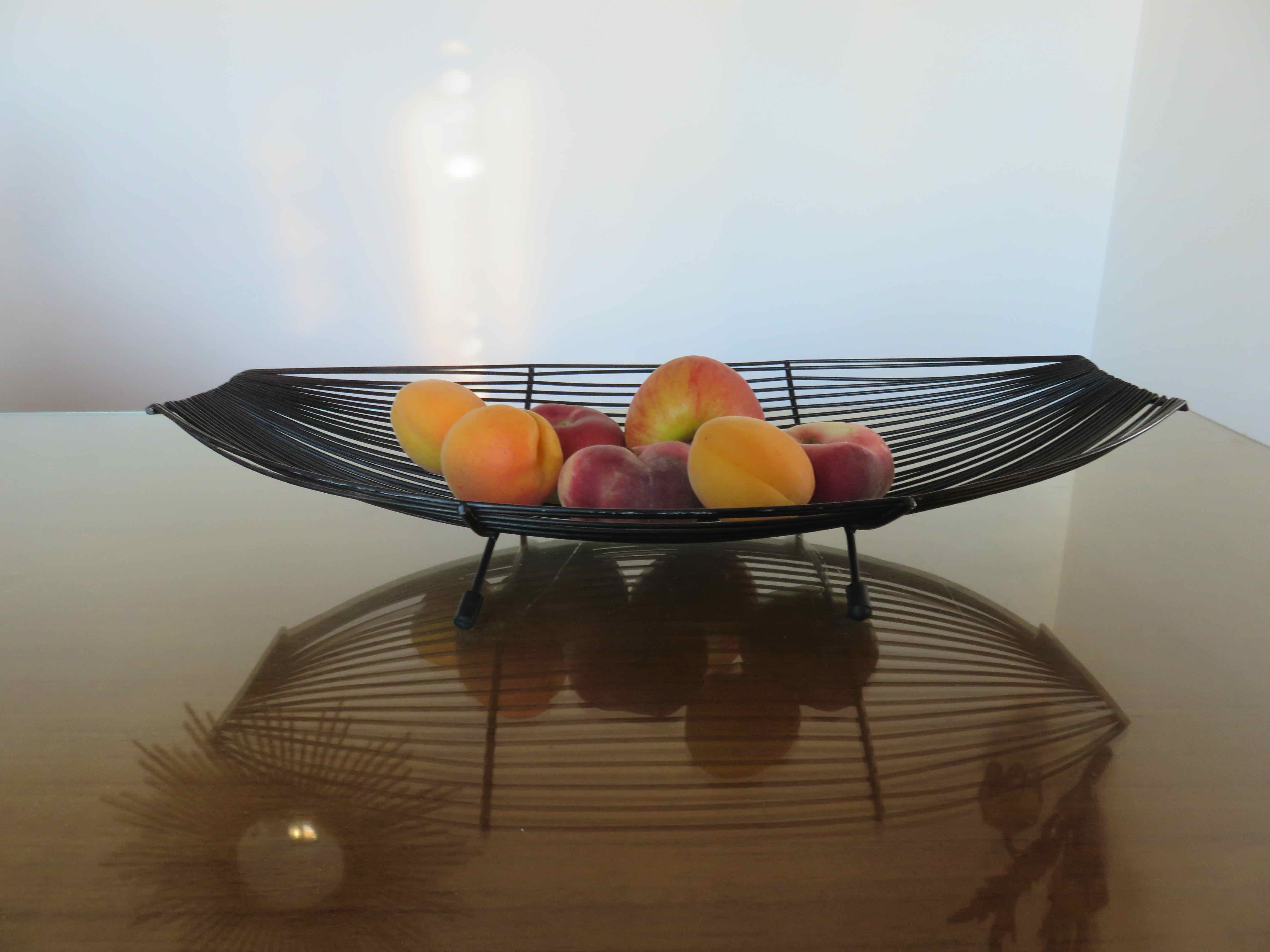 Minimalist fruit basket 50s 60s