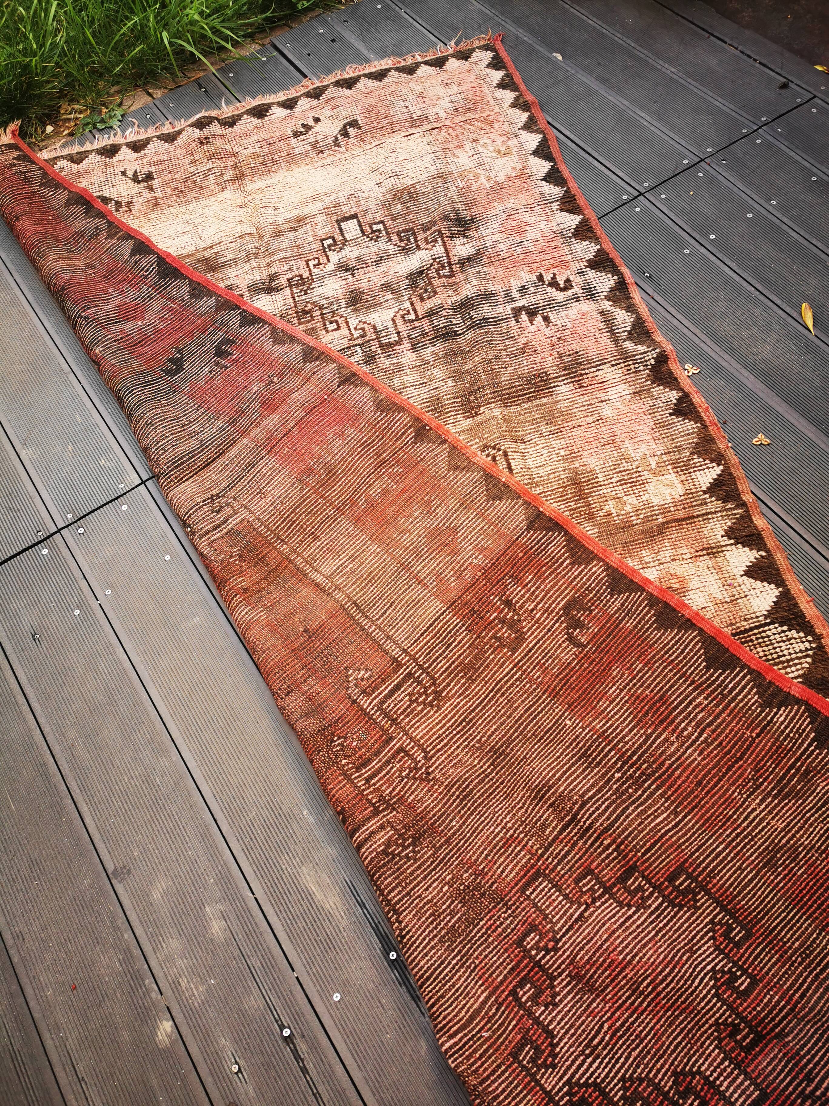 Berber carpet of the Moroccan atlas 236/124 cm