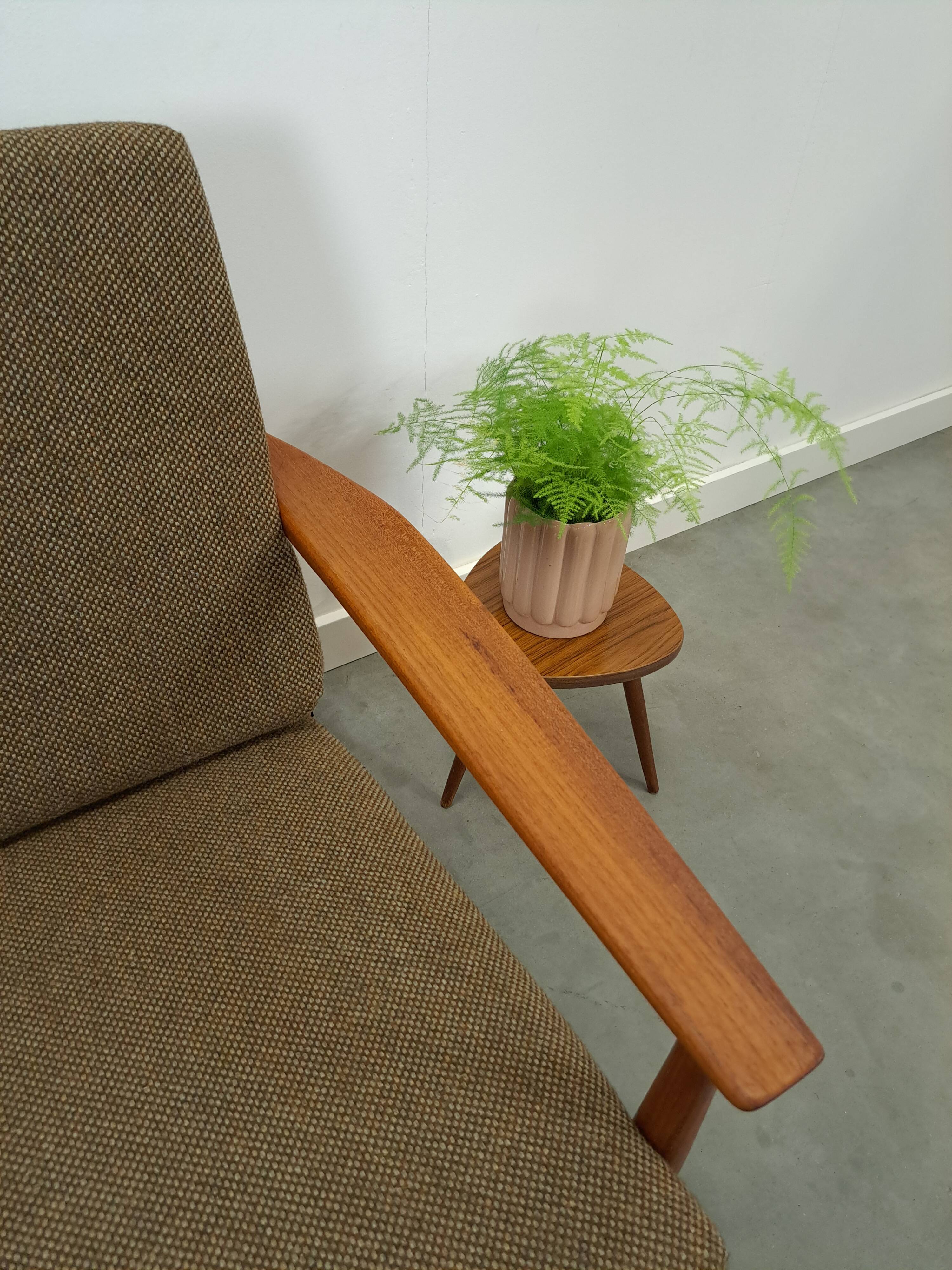 Teak Scandinavische fauteuil met bruin stoffen kussens, stoel 2