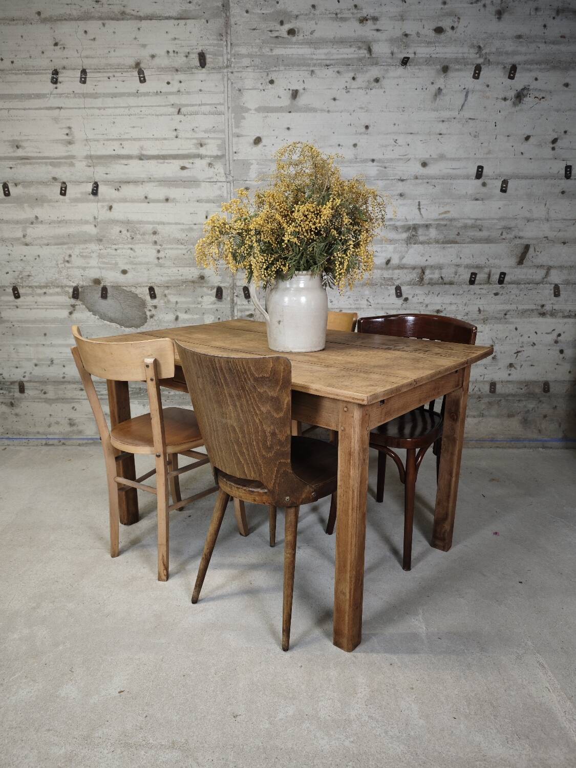 Farmhouse table for 6 people