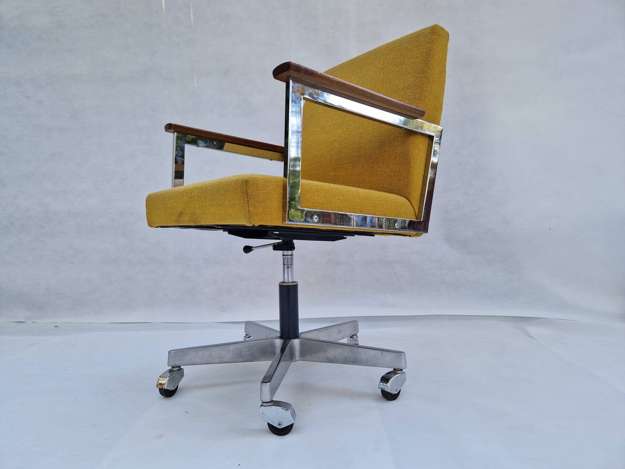 Doerner mid-century chrome steel swivel office chair