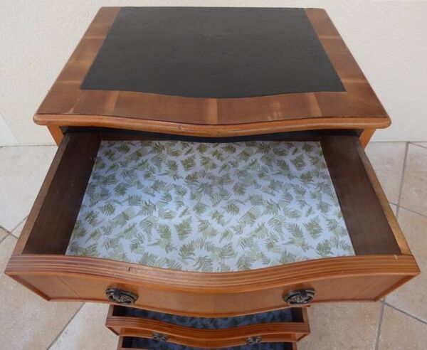 Semainier de style louis XVI en bois et placage merisier