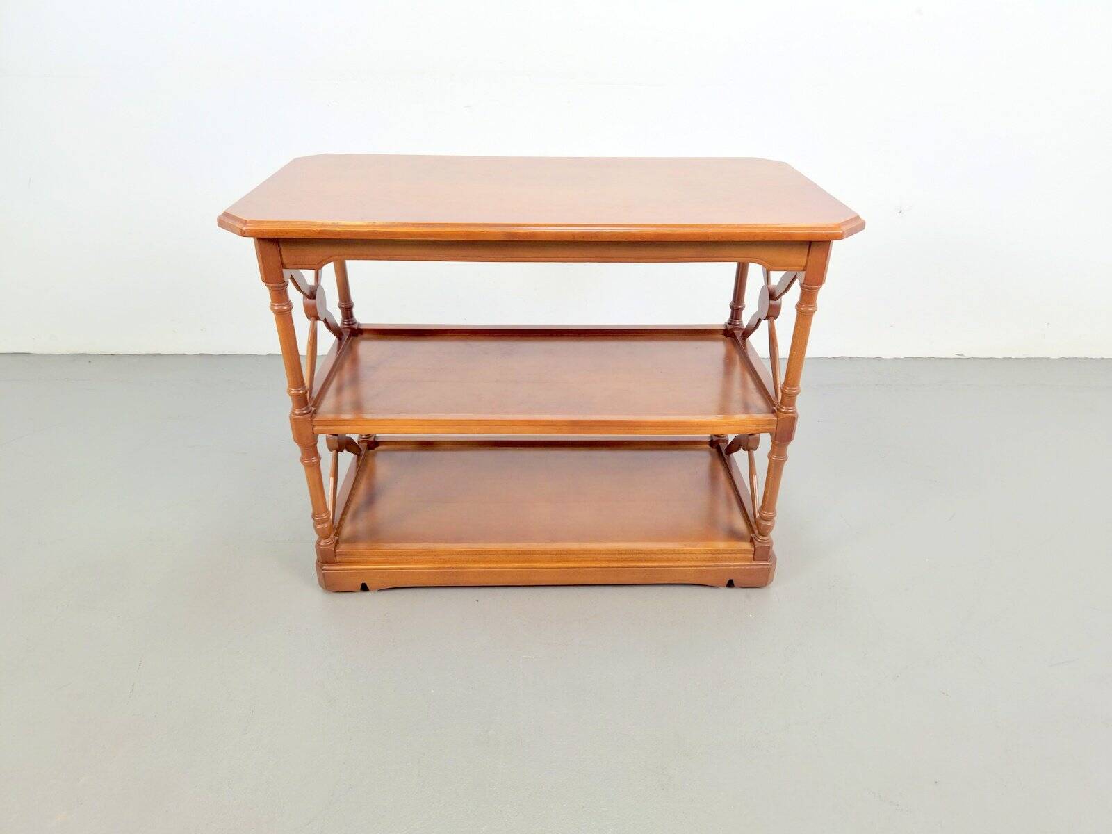 Victorian 3-Tier Bookshelf from López Morton, 1980