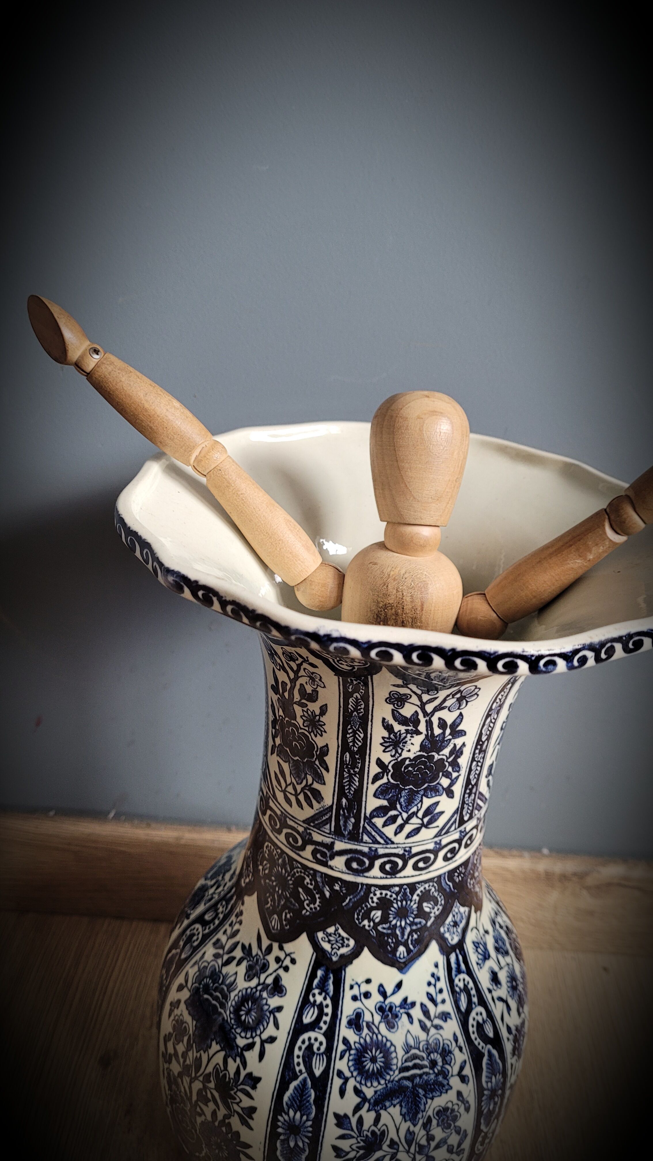 Ceramic vase Delft Boch 41