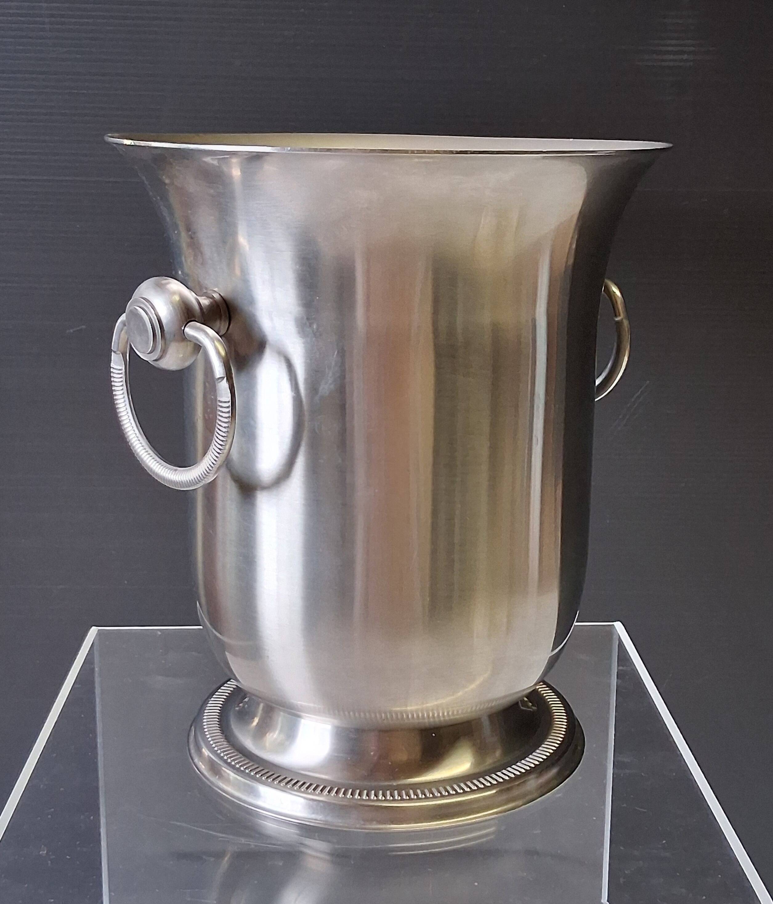 Very nice 18/10 stainless steel champagne bucket from Jean Couzon in very good condition.