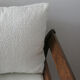 Fauteuil bois et tissu bouclette blanc crème