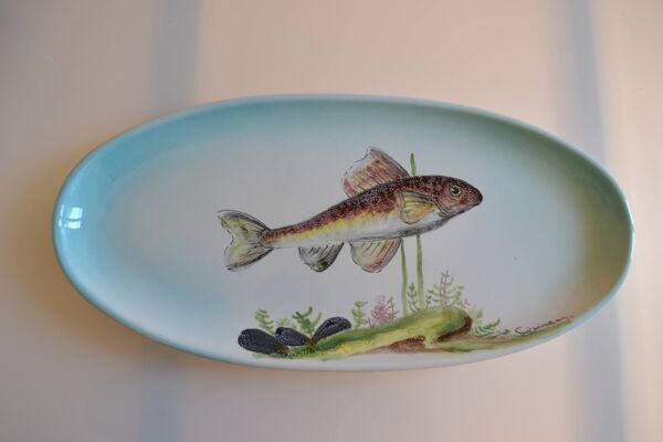 Paulette Quinson ( 1899-1984 ) Marseille Plat à poisson signé 55x26 cm