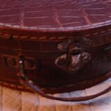 Round suitcase handle leather