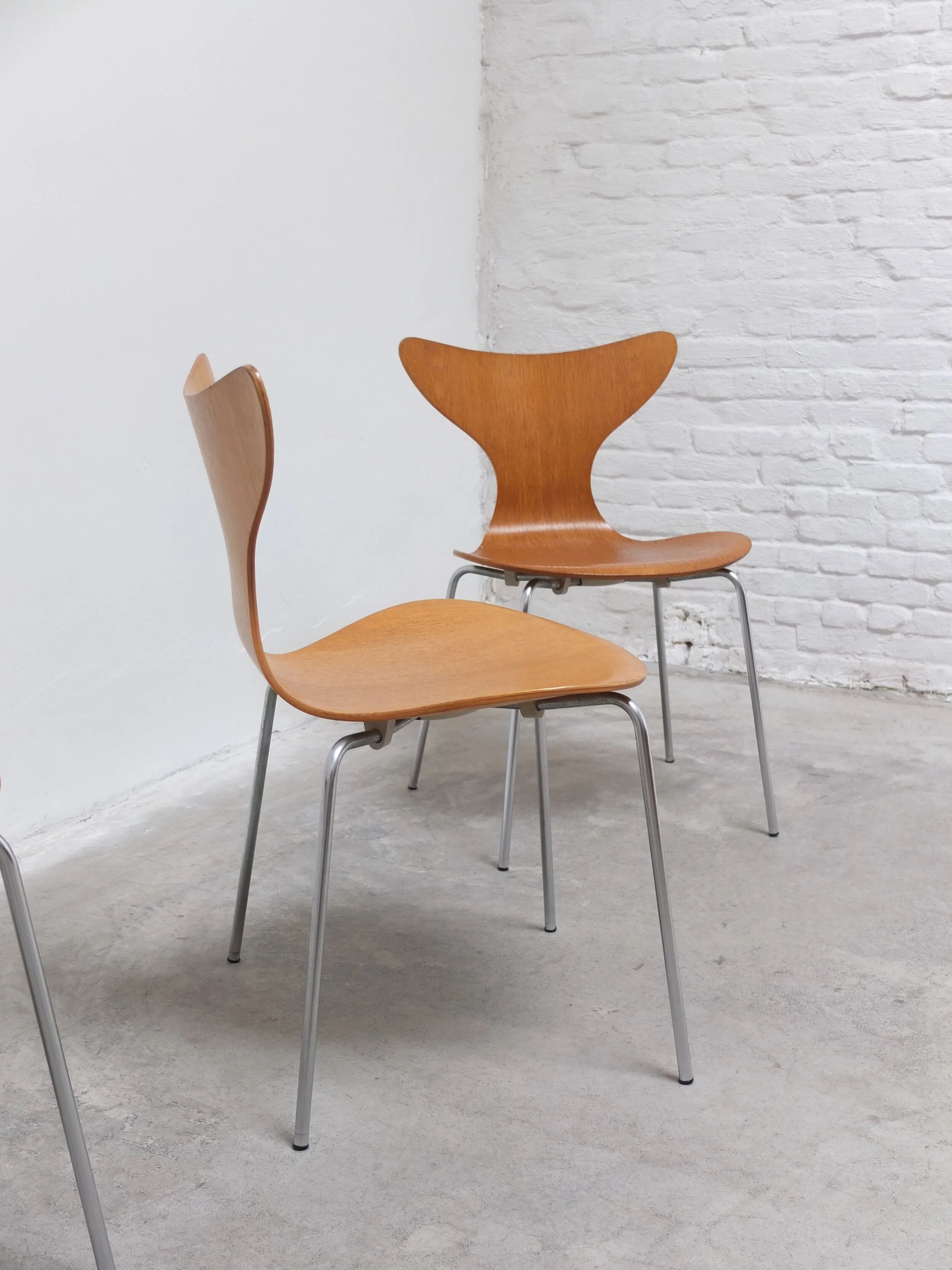 1st edition set of 4 'Lily' chairs in oak by Arne Jacobsen for Fritz Hansen, 1969