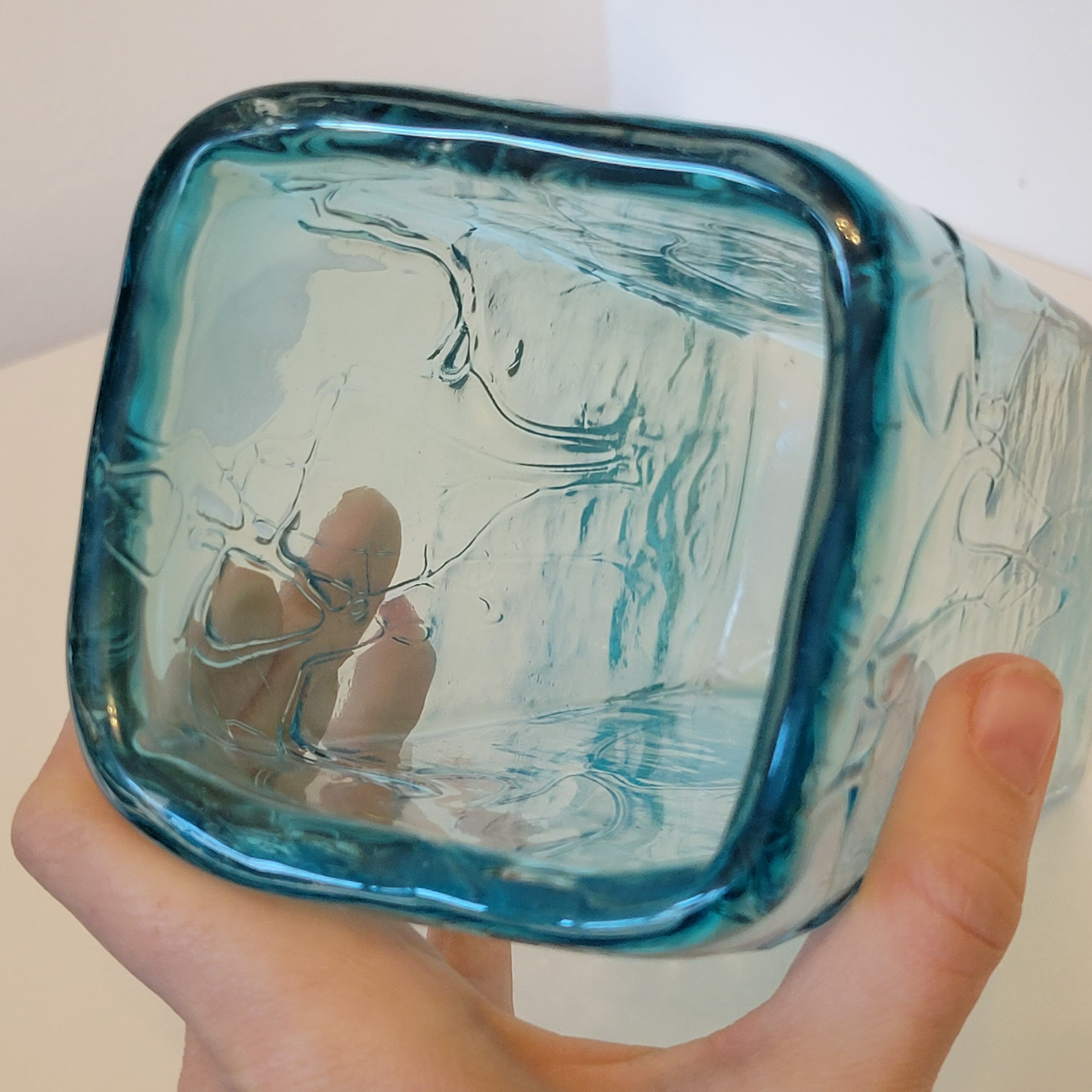 Régis Anchuelo blue glass vase contemporary art