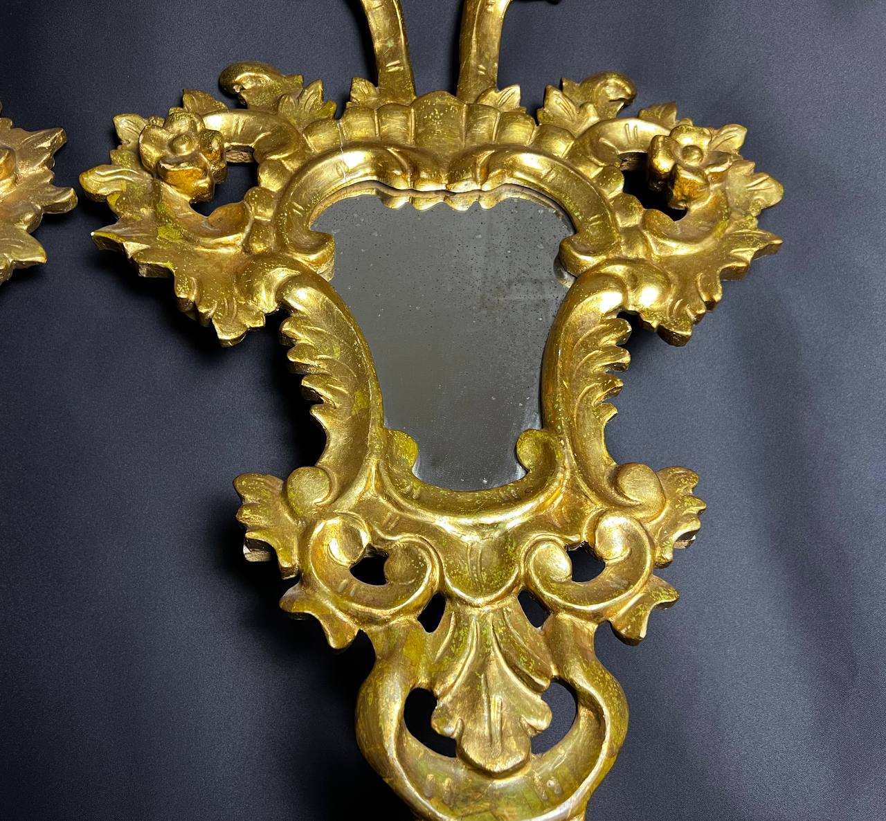 Pair of carved and gilded wooden mirrors, Italian Baroque style, 19th century.