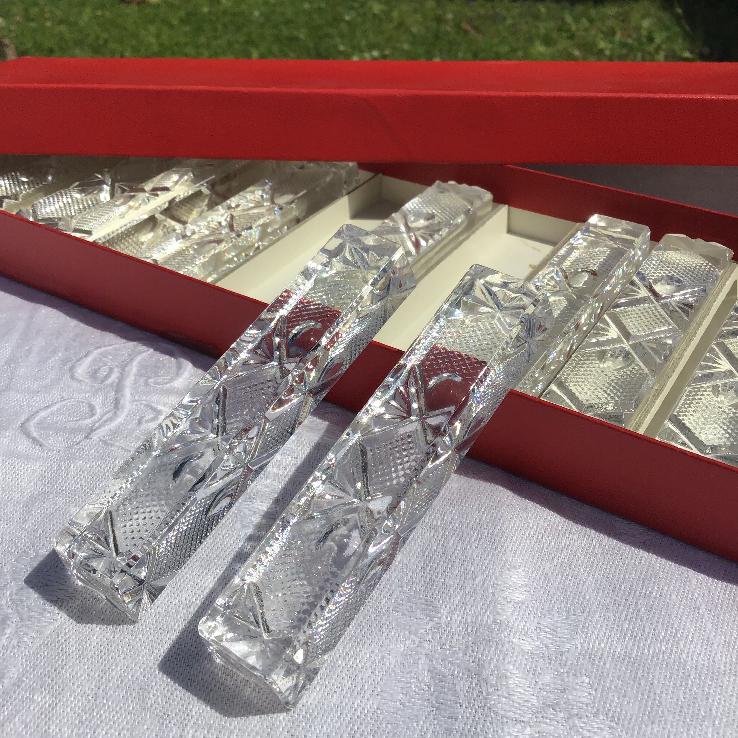 Crystal knife holder