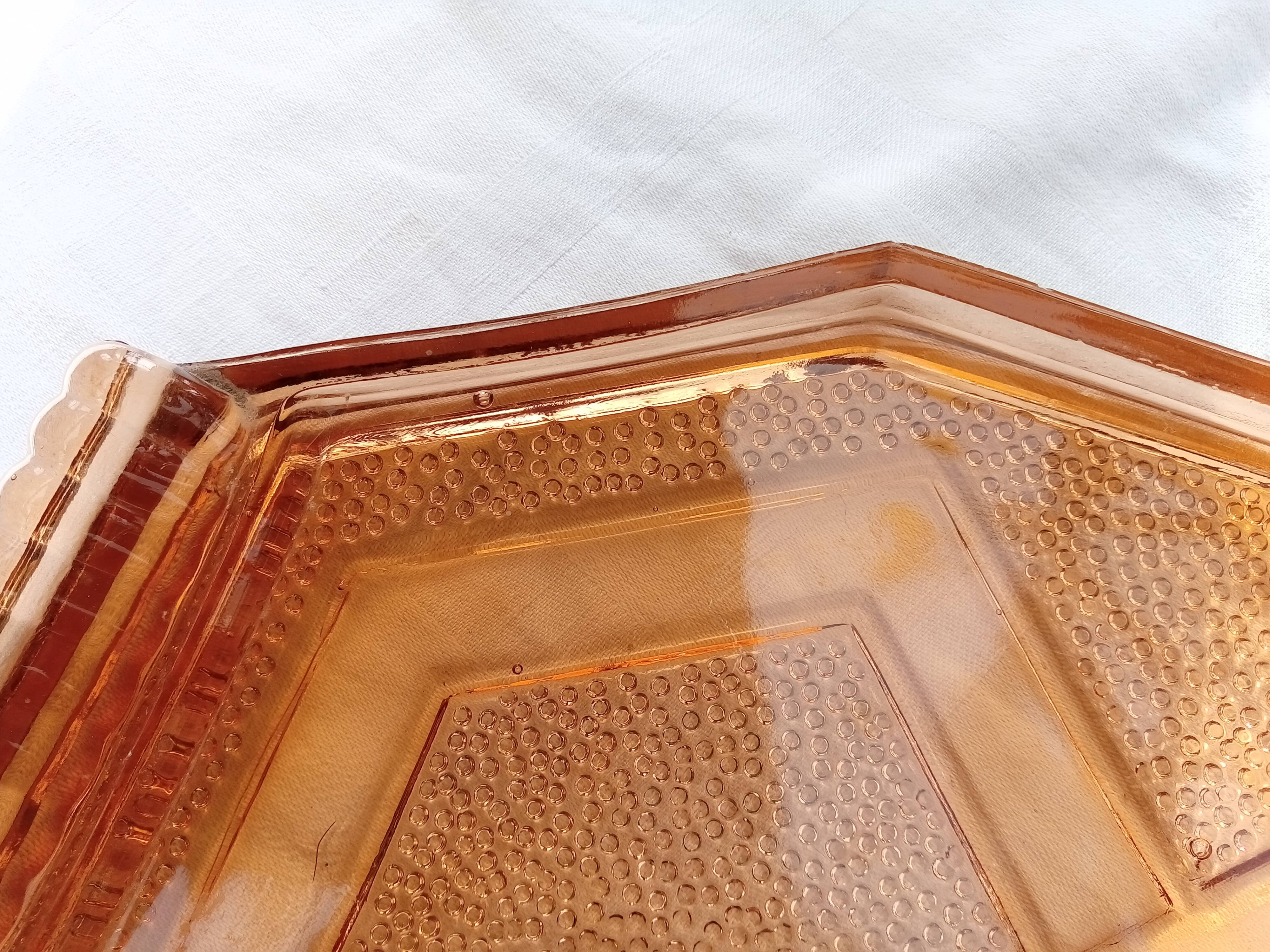 Plateau en verre rose