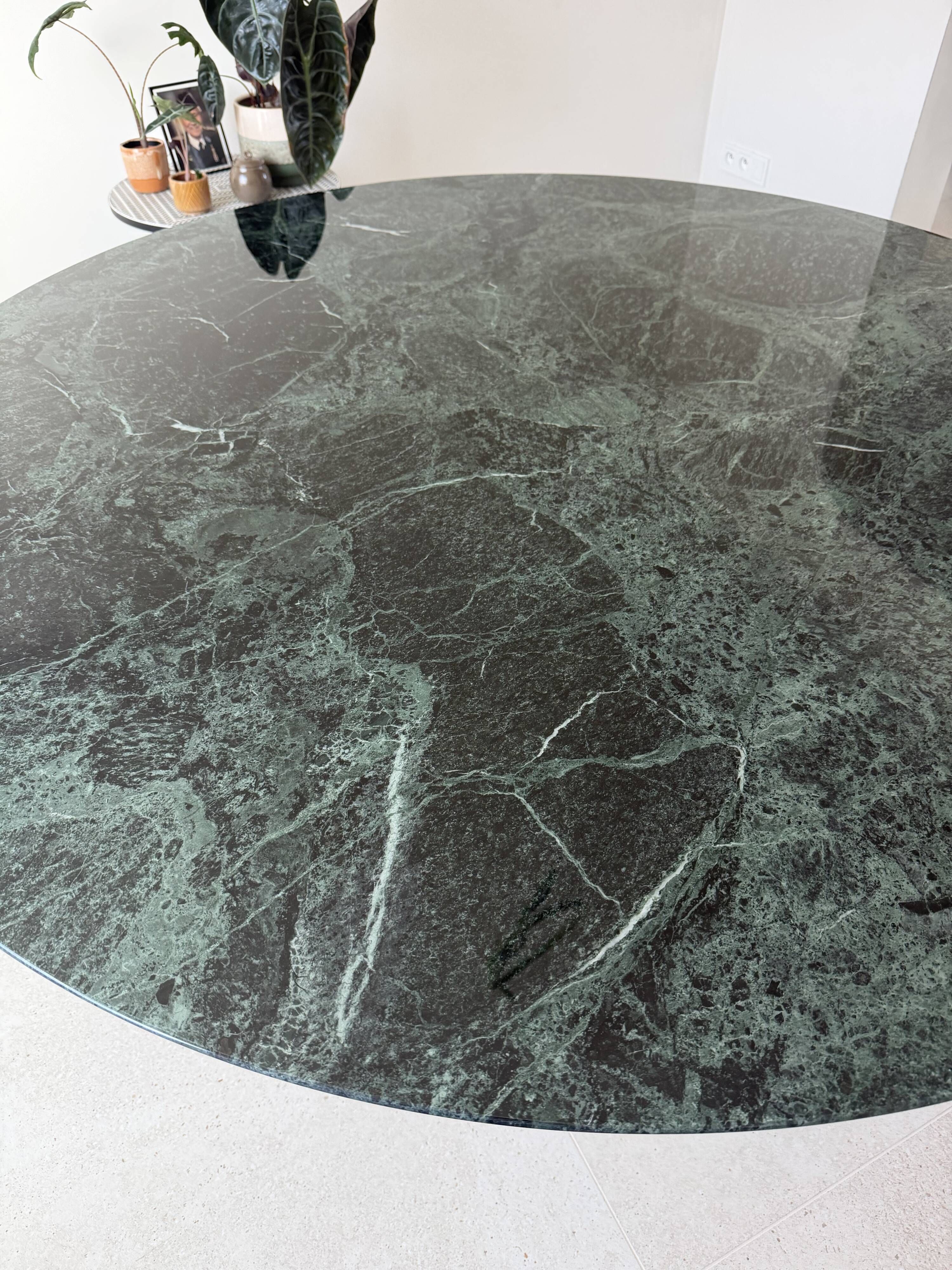 Original Knoll tulip dining table (137cm) glossy alpine green in new condition!!