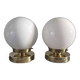 Paire d’appliques globes en opaline blanche