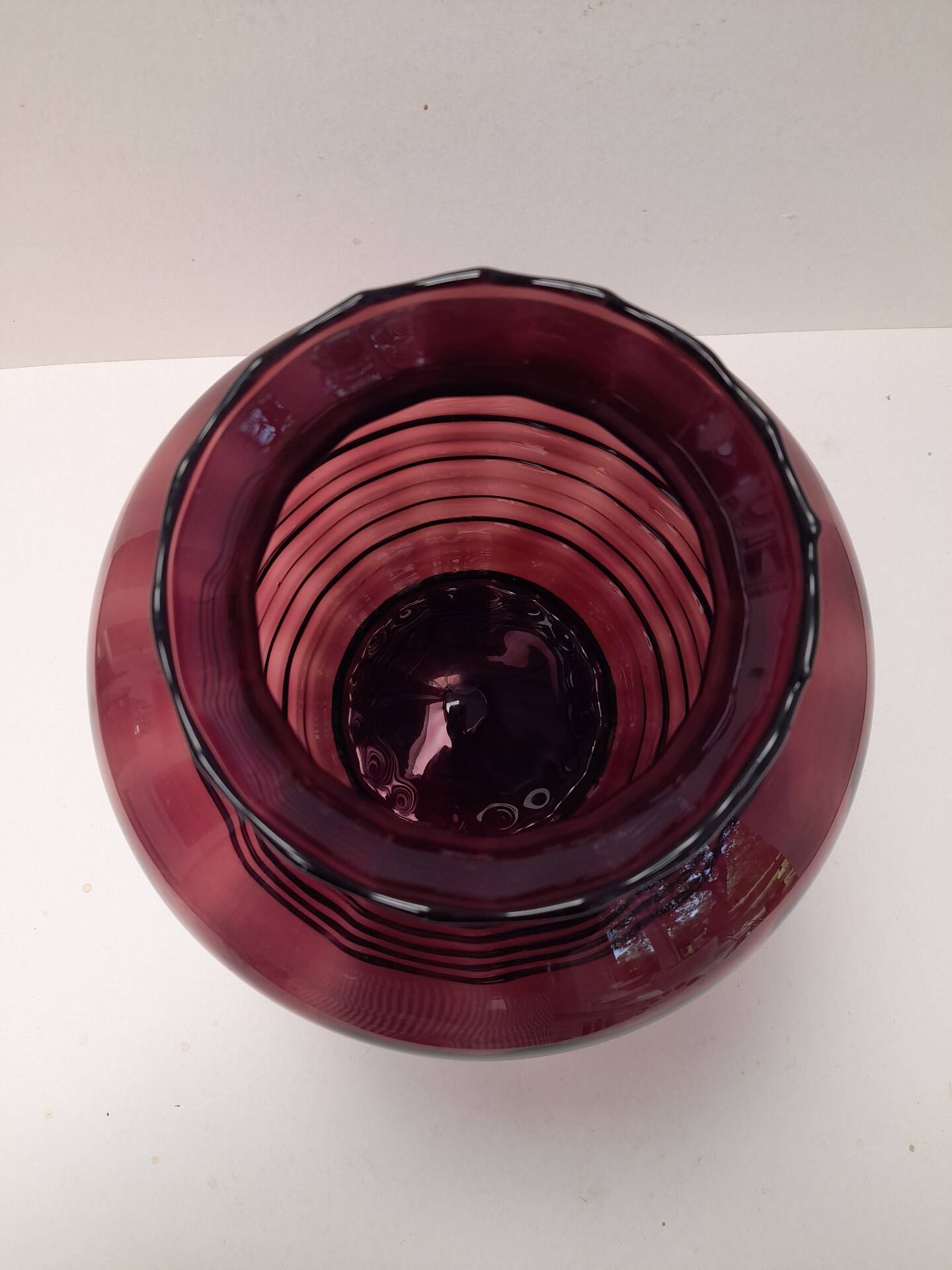 Beautiful Doyen Art Deco vase in burgundy glass.