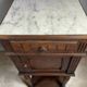 Chevet provincial ancien, dessus de marbre blanc, fin XIXe