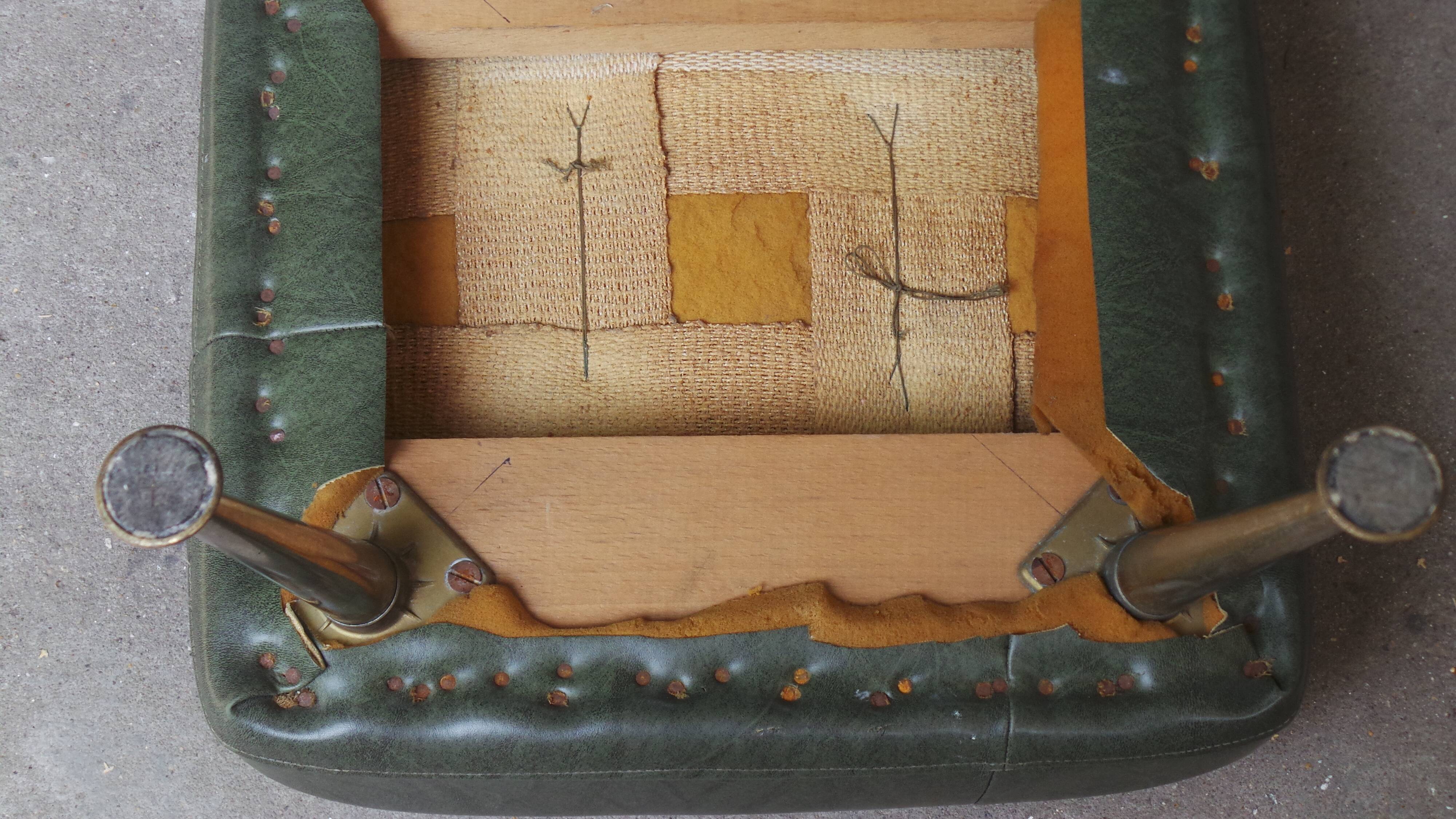 Stool footrest in green skaï