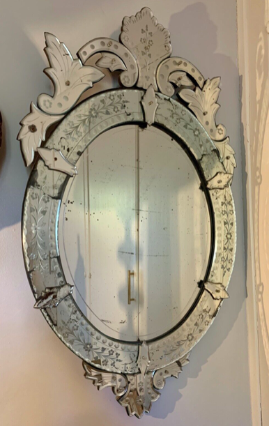 Bevelled venetian mirror, pediment, high 114 cm