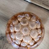 Vase stings ancient pink flowers