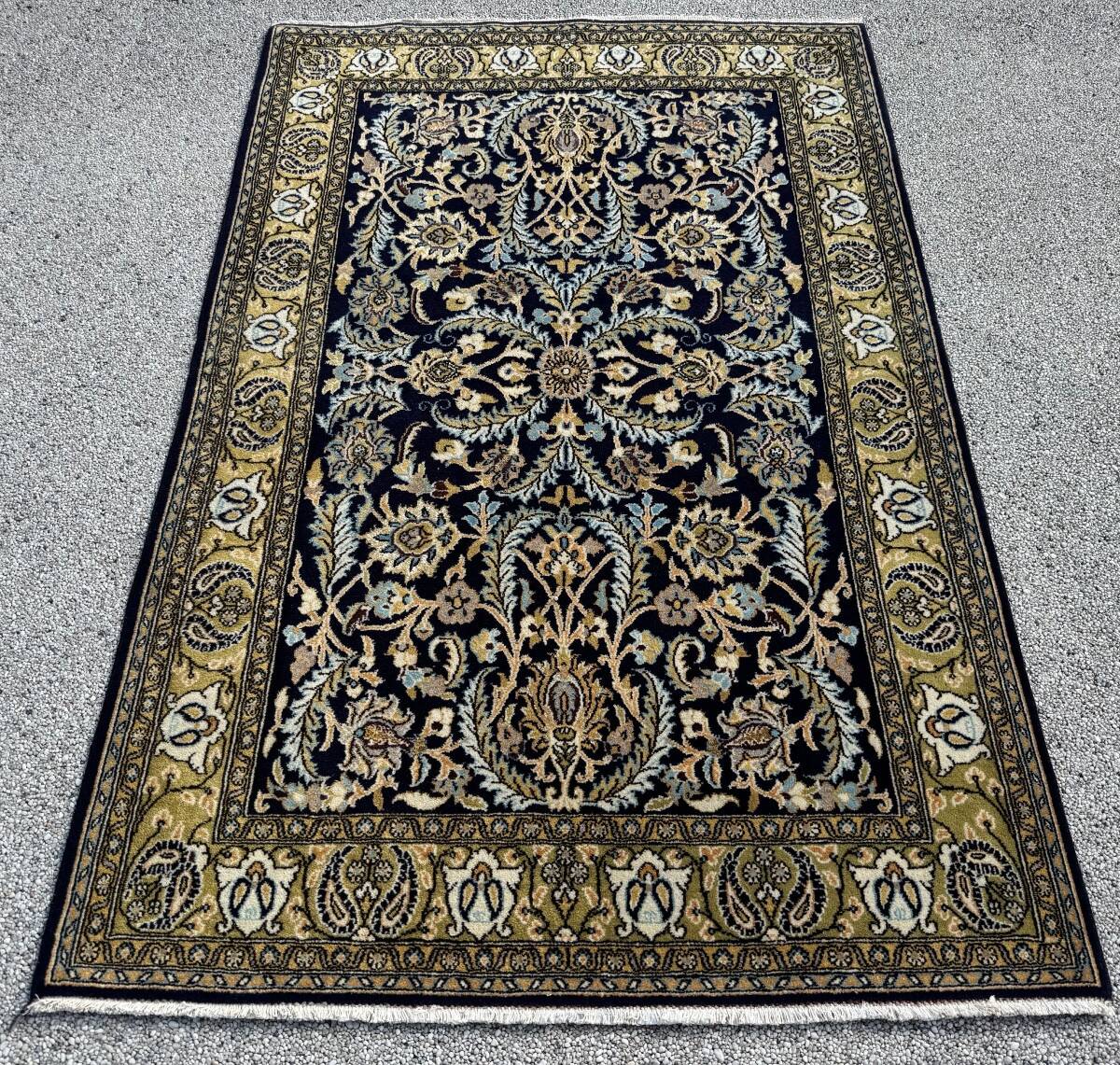 Persian Goum rug, circa 1960. 160x103 cm