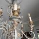 Lustre à bougies en fer forgé avec fleurs