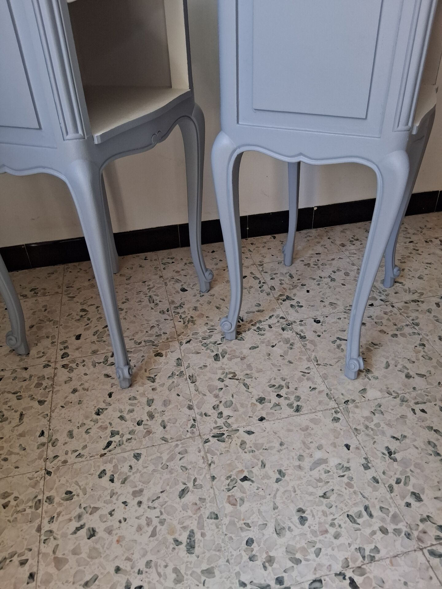 Set of 2 bedside tables