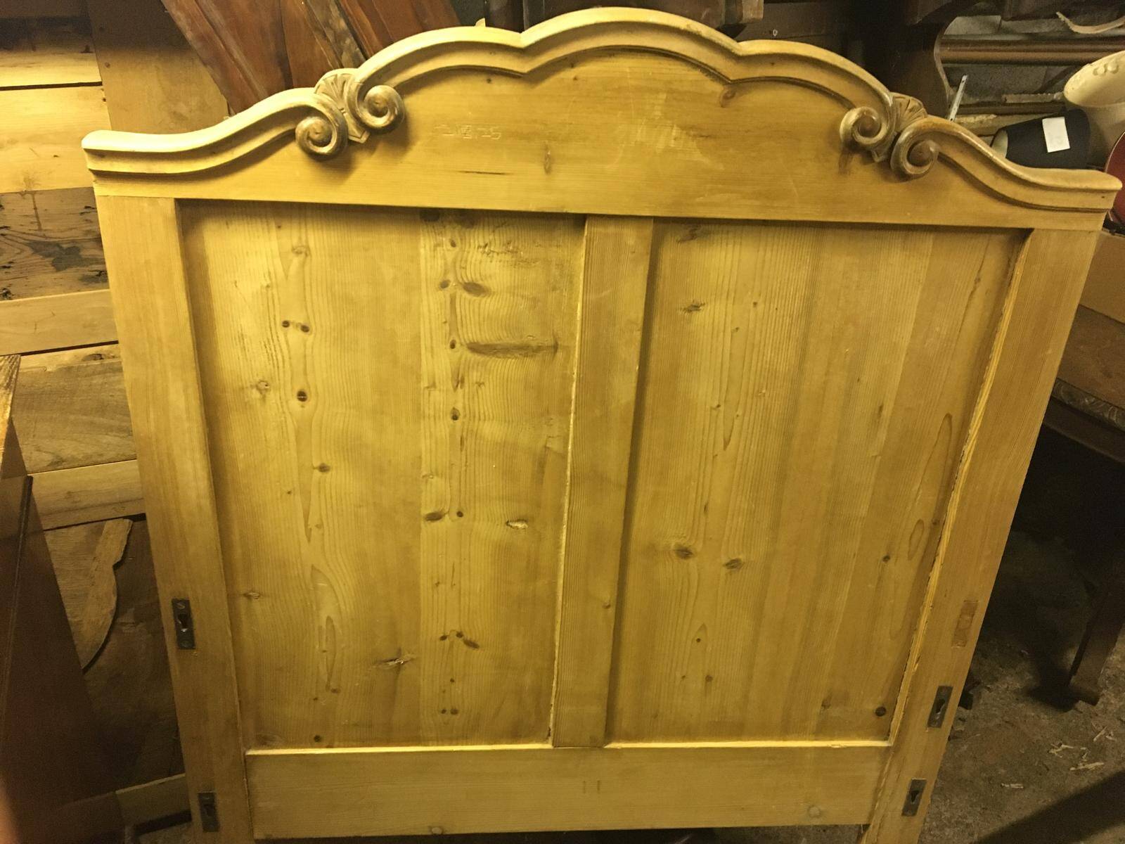 Lits antiques en pin