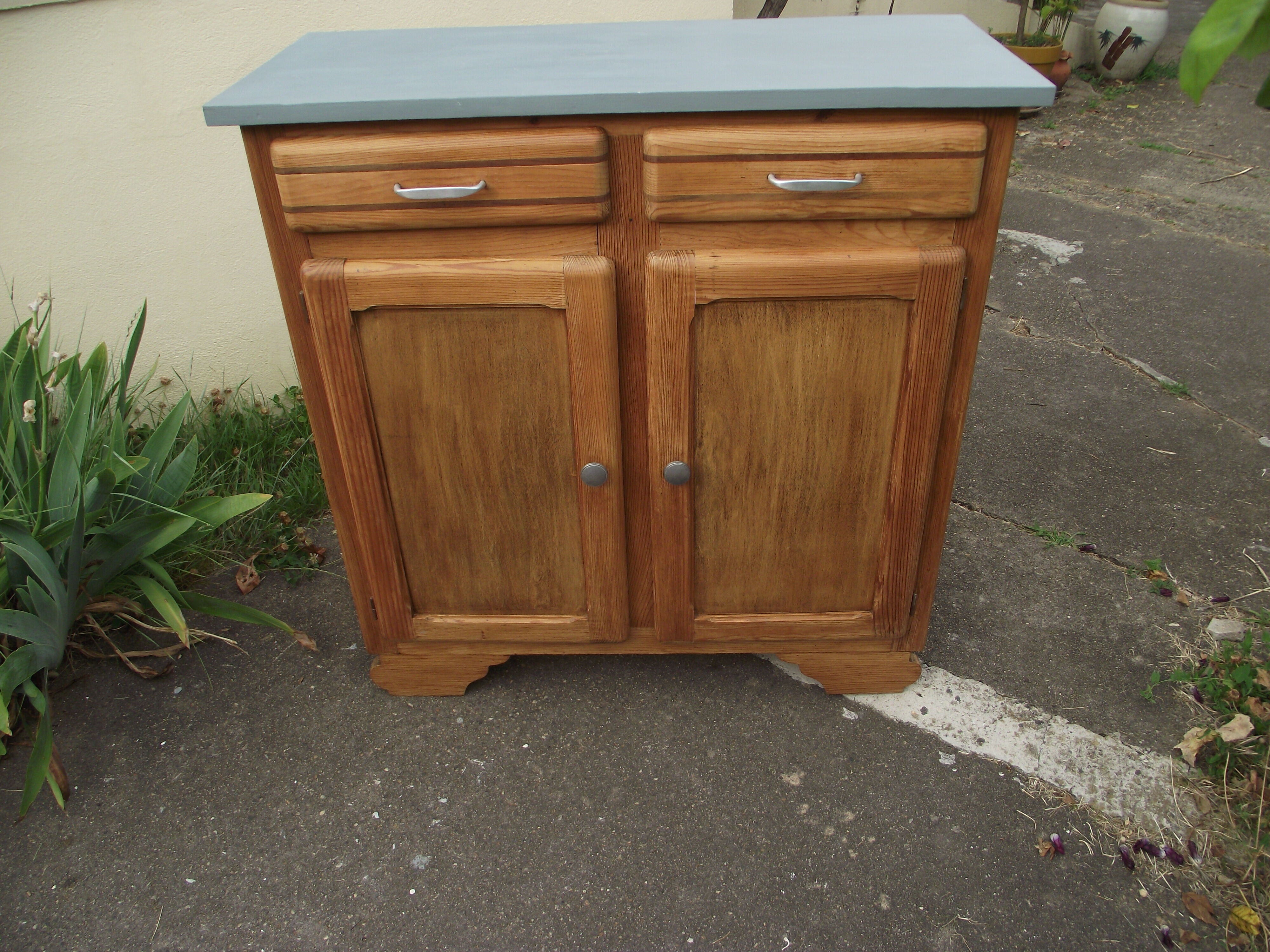 Parisian buffet of the 50s