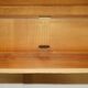 Buffet TV en bois d'if Abbey Craft Mid-Century Modern détails Sheraton