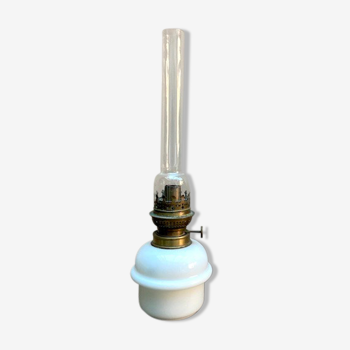 Opaline kerosene lamp