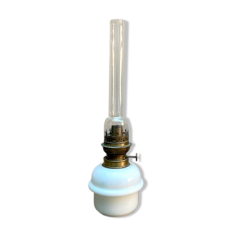 Opaline kerosene lamp
