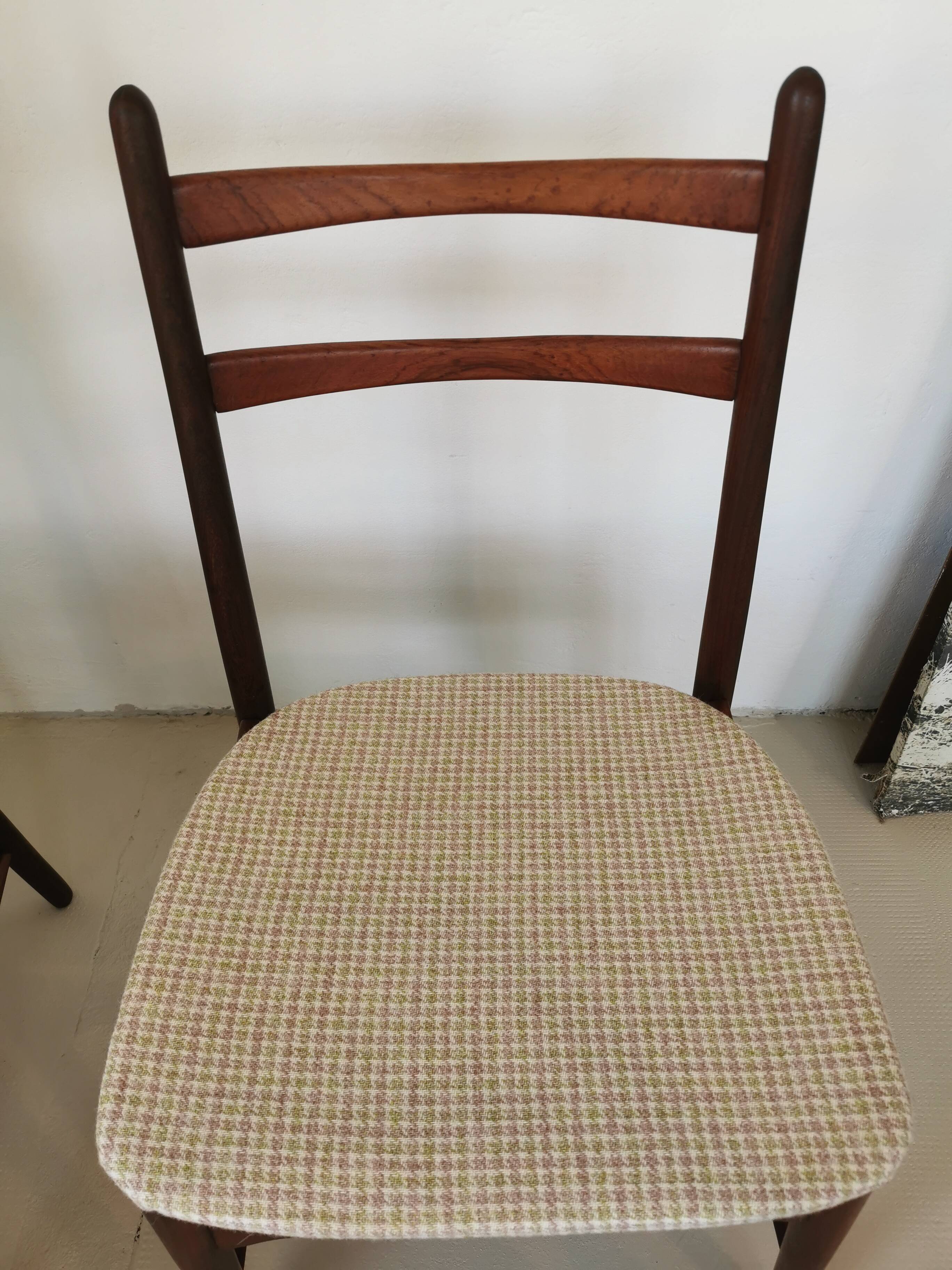 Set of 4 Scandinavian chairs no